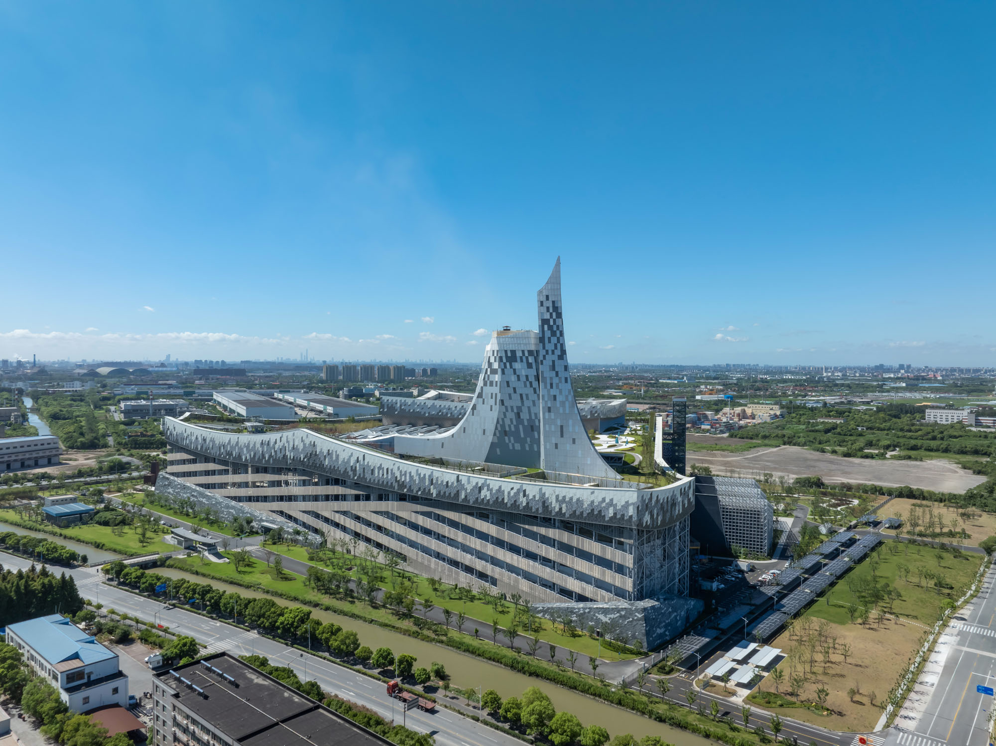 〈宝山廃棄物発電センター（Baoshan Waste-to-Energy Center）〉Ballistic Architecture Machine（BAM）