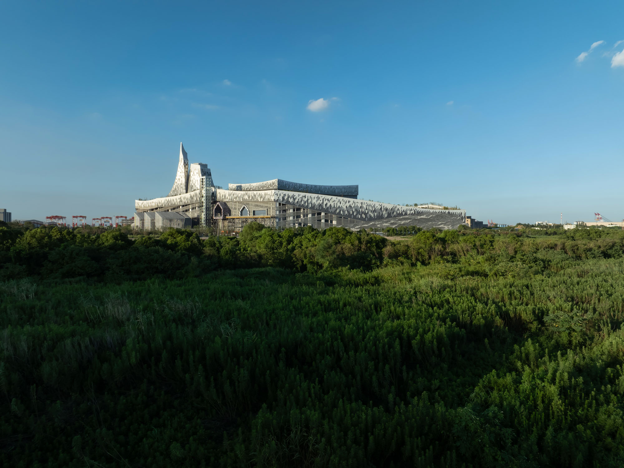 〈宝山廃棄物発電センター（Baoshan Waste-to-Energy Center）〉Ballistic Architecture Machine（BAM）