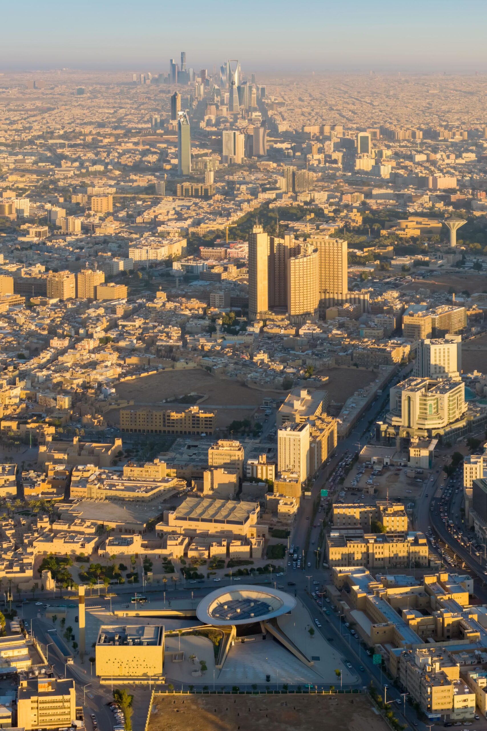 〈カスル・アル・ホクム地下鉄駅（Qasr AlHokm Metro Station）〉スノヘッタ（Snøhetta）