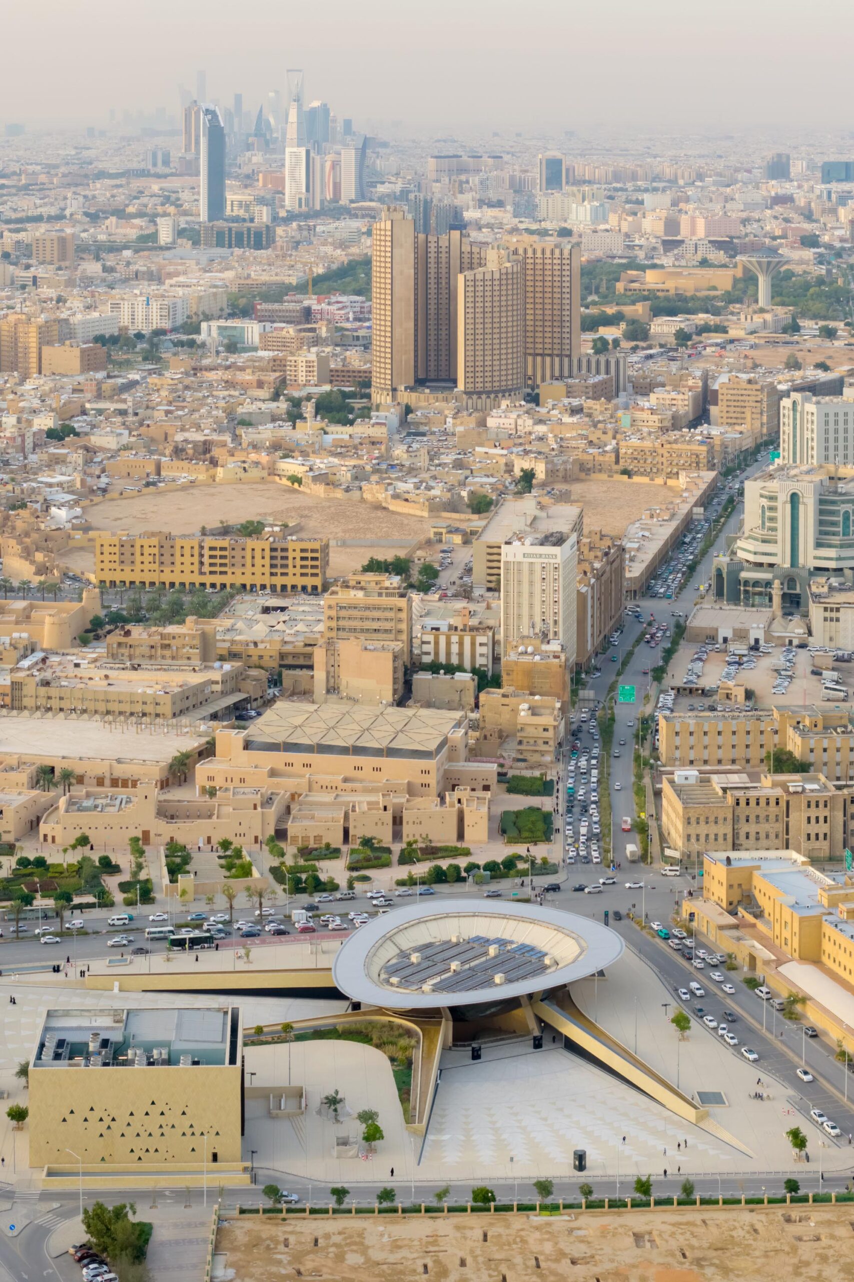 〈カスル・アル・ホクム地下鉄駅（Qasr AlHokm Metro Station）〉スノヘッタ（Snøhetta）