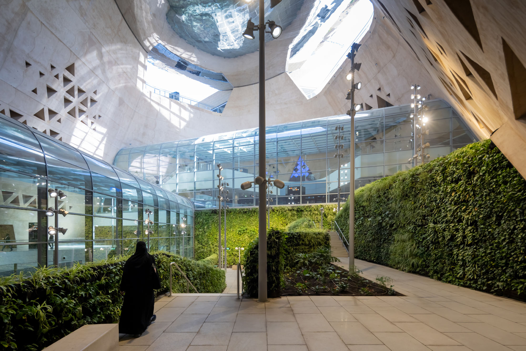 〈カスル・アル・ホクム地下鉄駅（Qasr AlHokm Metro Station）〉スノヘッタ（Snøhetta）