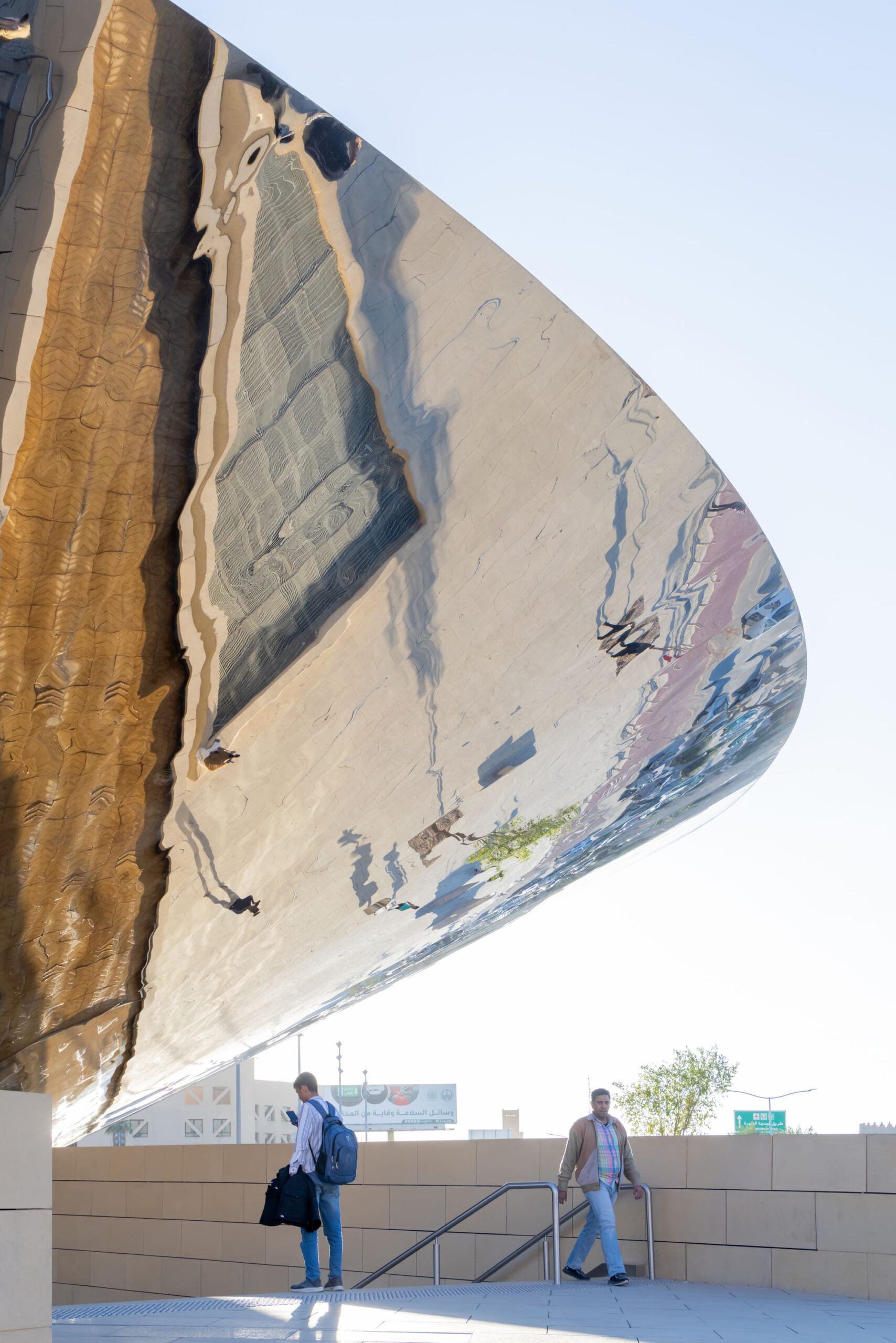 〈カスル・アル・ホクム地下鉄駅（Qasr AlHokm Metro Station）〉スノヘッタ（Snøhetta）