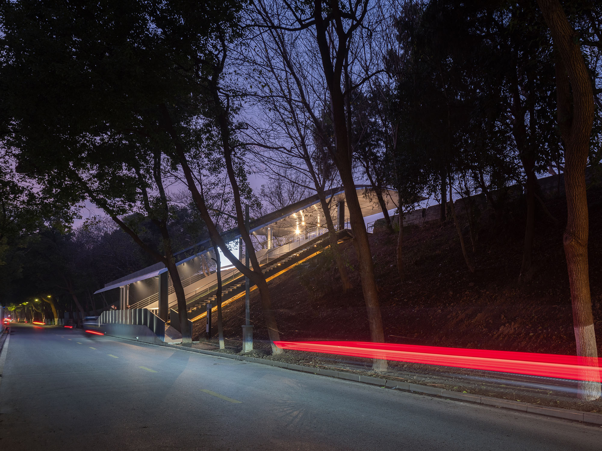 〈荊州市城壁遺跡展示館（Jingzhou City Wall Archaeological Site Exhibition Pavilion）〉Qing Studio