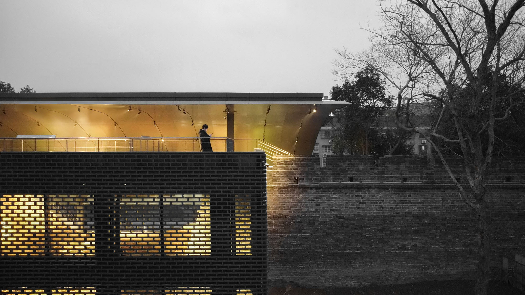 〈荊州市城壁遺跡展示館（Jingzhou City Wall Archaeological Site Exhibition Pavilion）〉Qing Studio