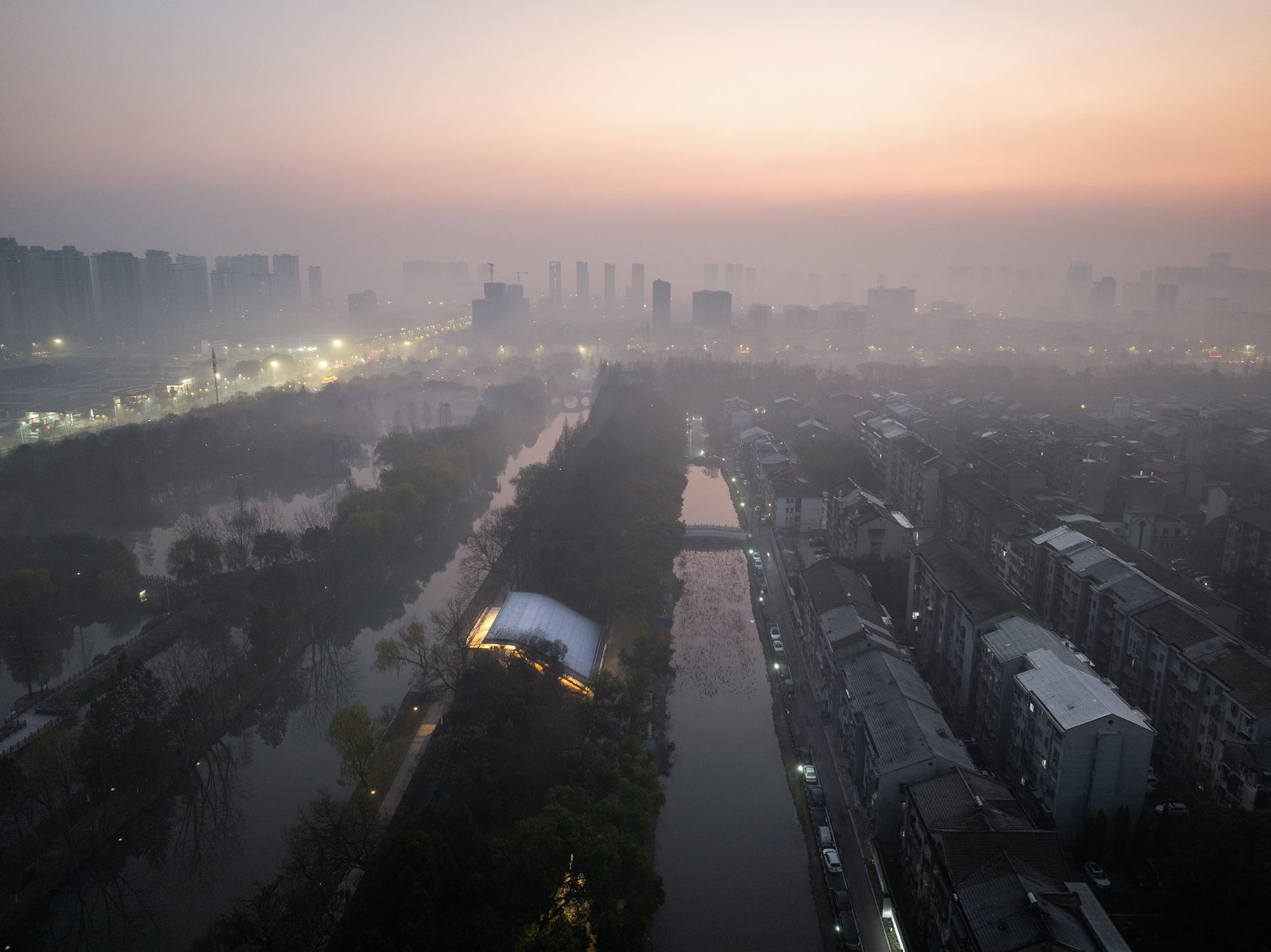 〈荊州市城壁遺跡展示館（Jingzhou City Wall Archaeological Site Exhibition Pavilion）〉Qing Studio