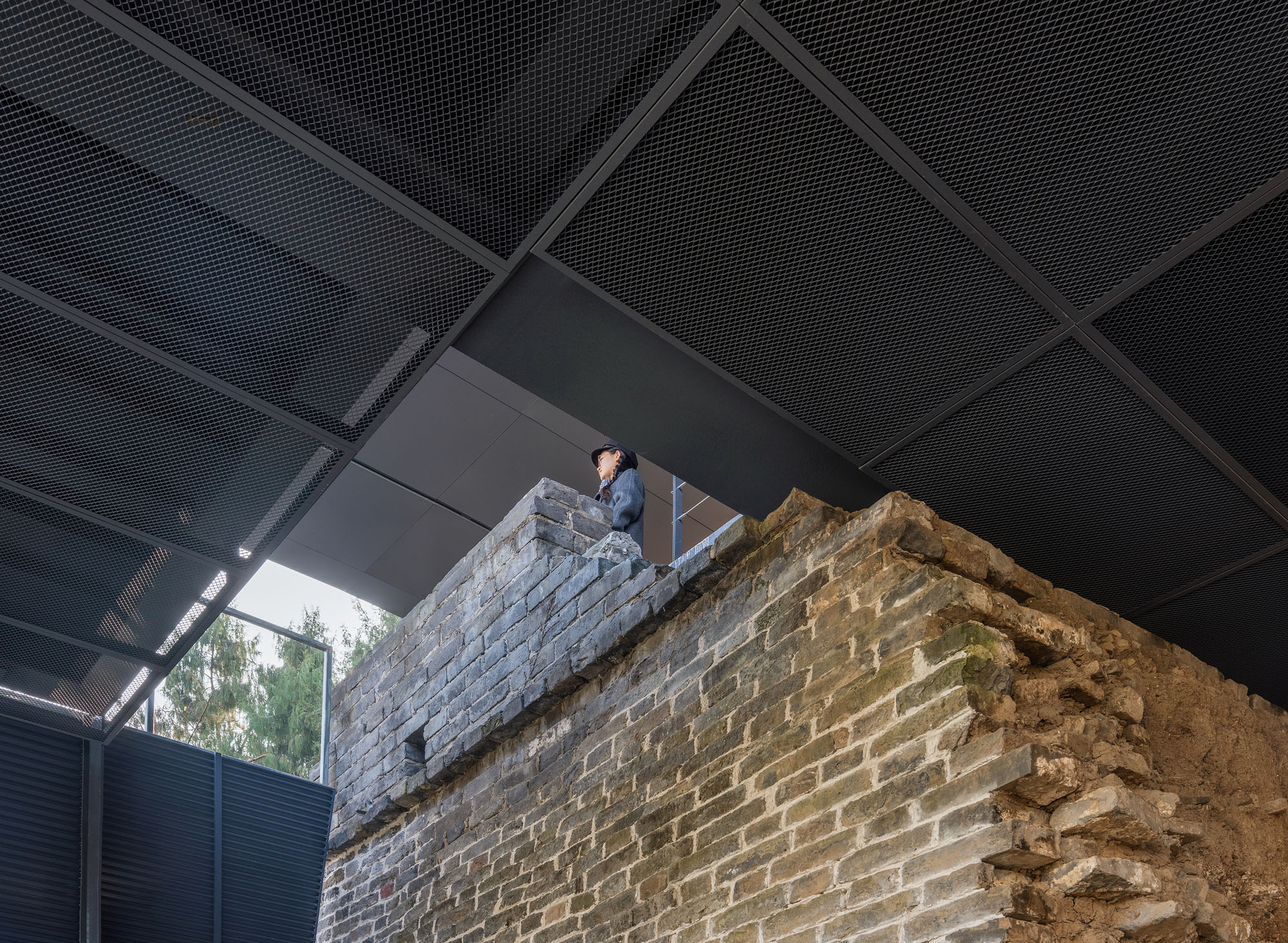 〈荊州市城壁遺跡展示館（Jingzhou City Wall Archaeological Site Exhibition Pavilion）〉Qing Studio