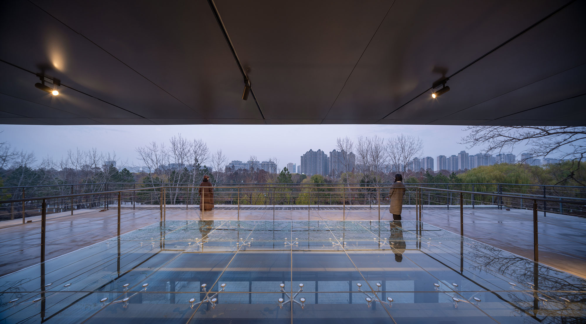 〈荊州市城壁遺跡展示館（Jingzhou City Wall Archaeological Site Exhibition Pavilion）〉Qing Studio