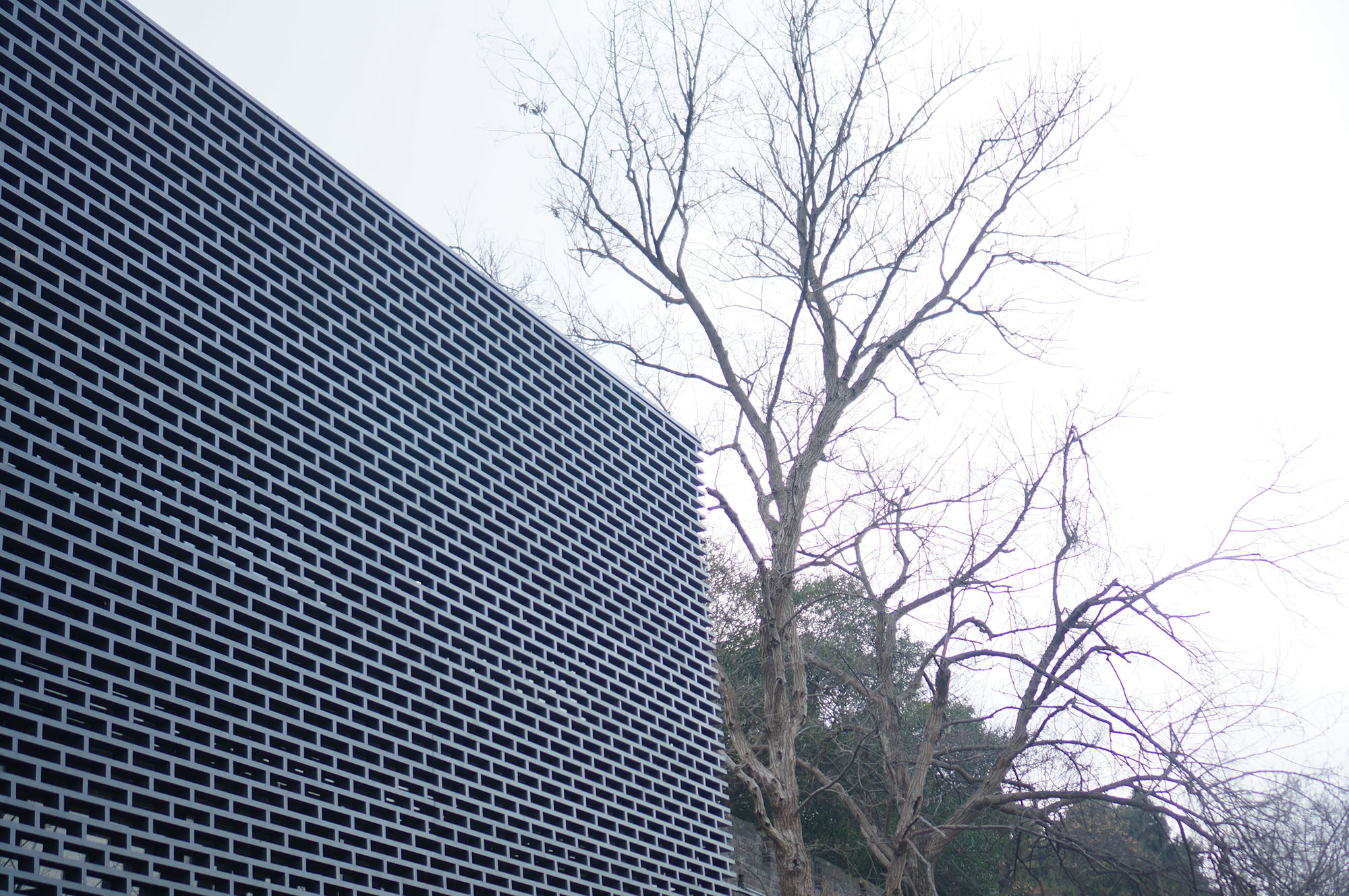 〈荊州市城壁遺跡展示館（Jingzhou City Wall Archaeological Site Exhibition Pavilion）〉Qing Studio