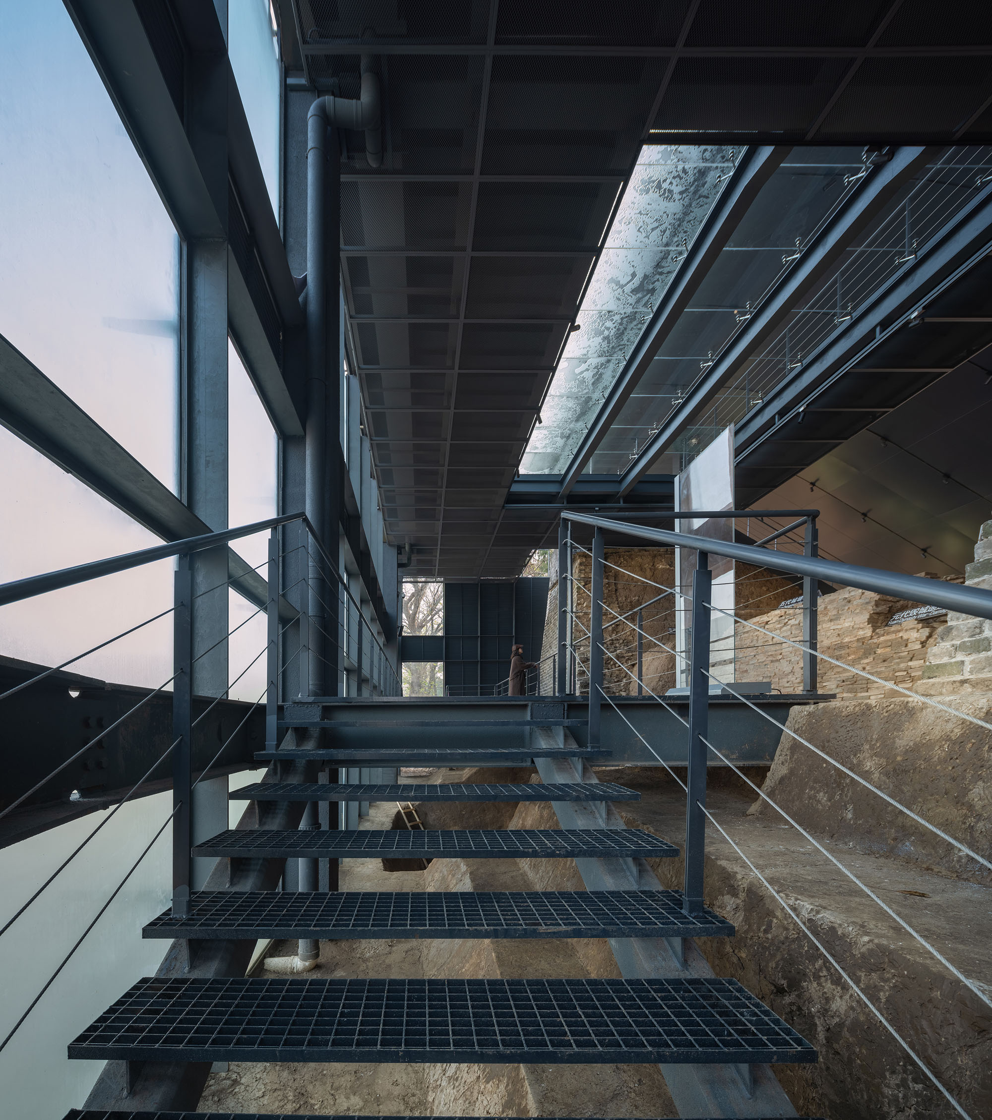 〈荊州市城壁遺跡展示館（Jingzhou City Wall Archaeological Site Exhibition Pavilion）〉Qing Studio