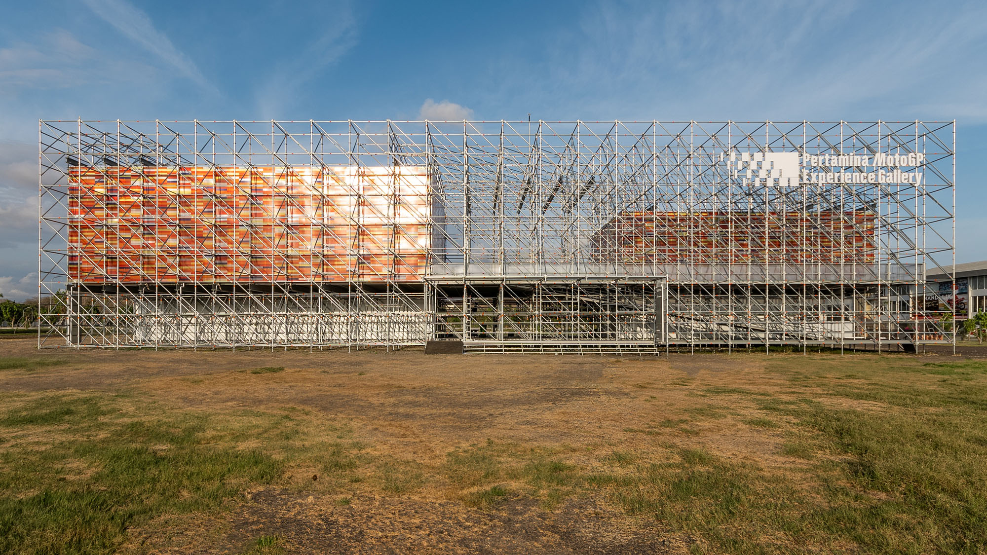 〈プルタミナMotoGP体験ギャラリー（Pertamina MotoGP Experience Gallery）〉AT-LARS