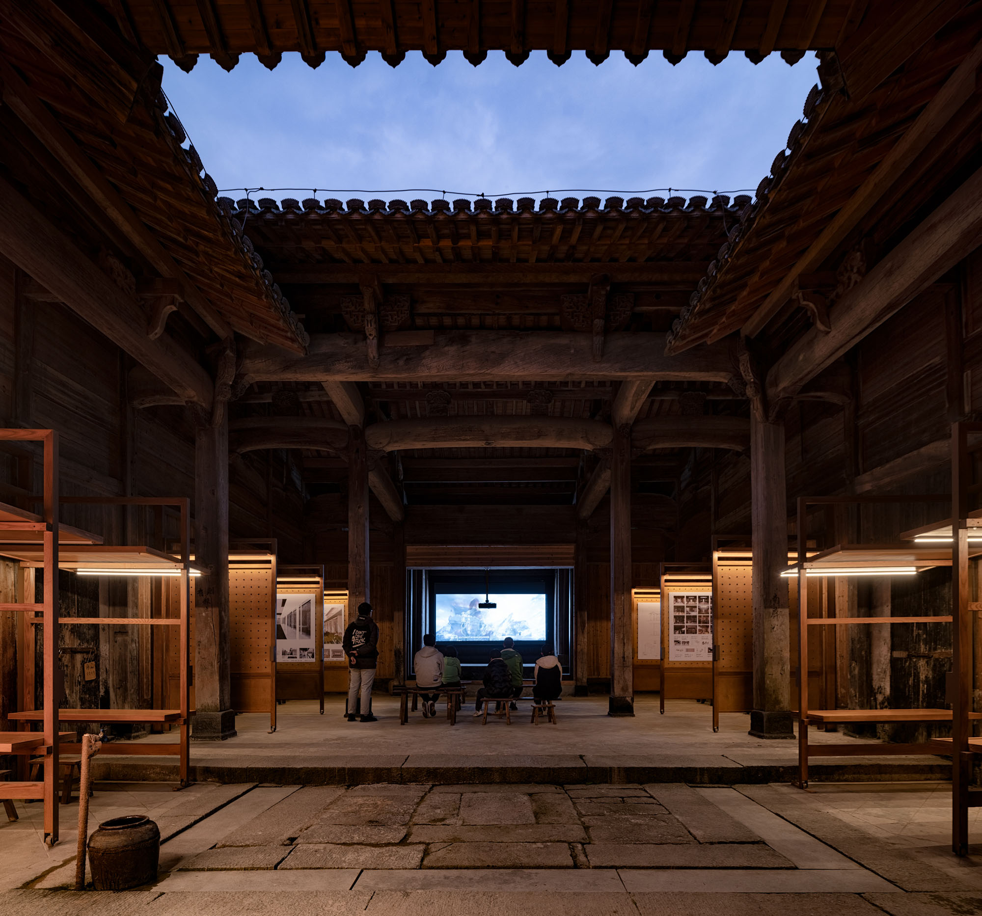 〈ビレッジ・シネマ（Village Cinema）〉アトリエ・グオ（Atelier Guo）