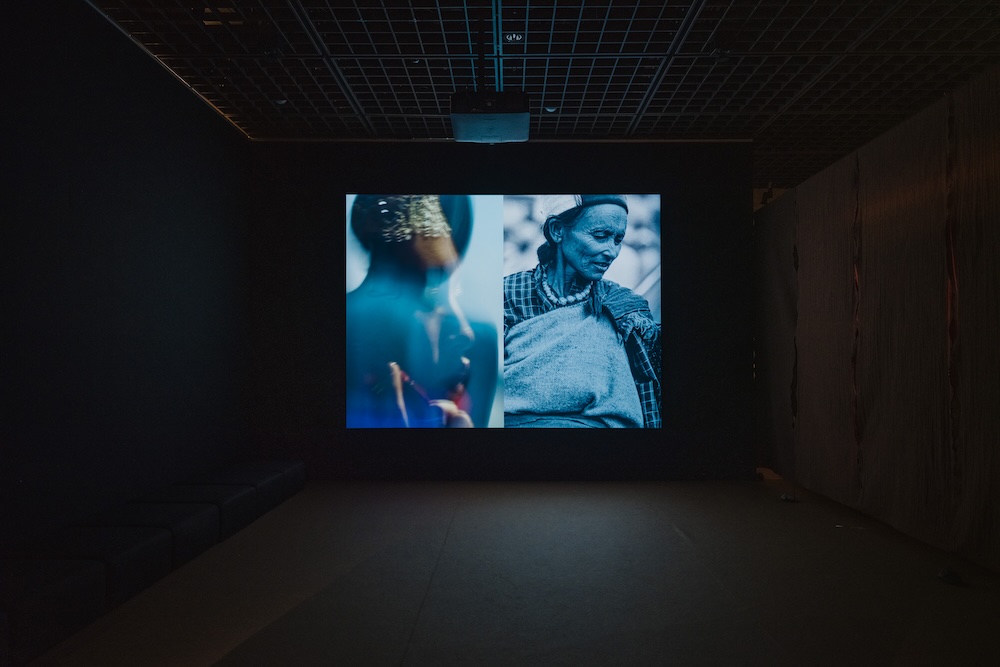 「高木由利子 写真展 Threads of Beauty 1995-2025 ― 時をまとい、風をまとう。」会場写真