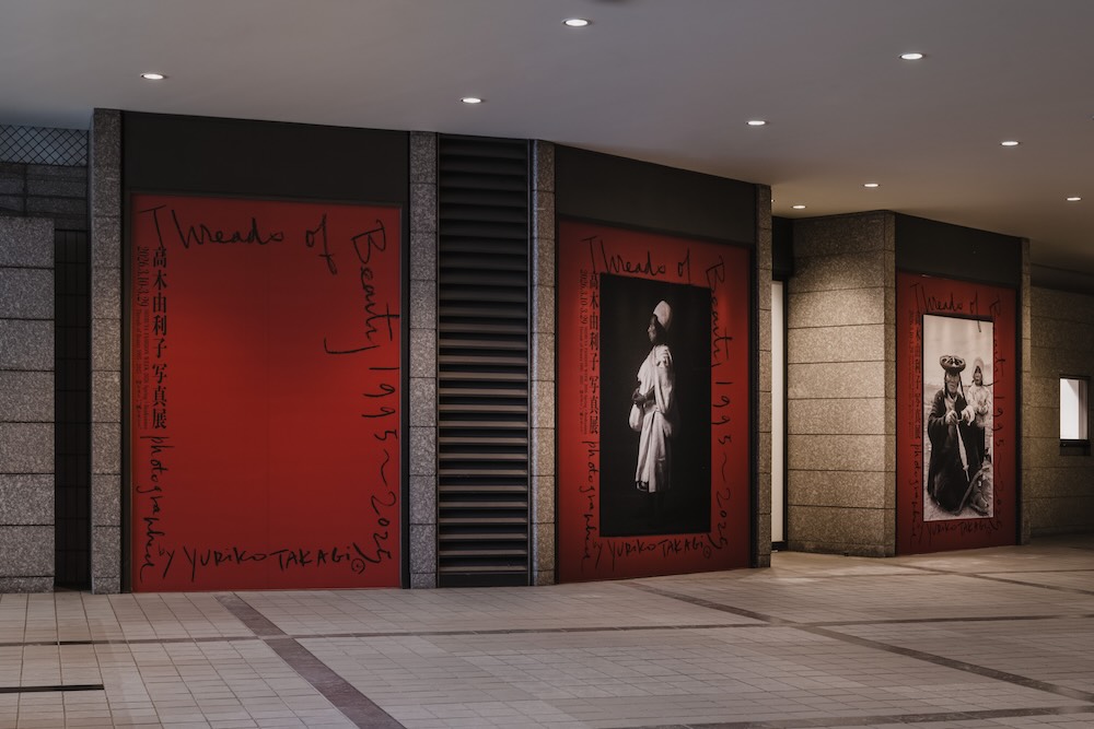 「高木由利子 写真展 Threads of Beauty 1995-2025 ― 時をまとい、風をまとう。」会場写真