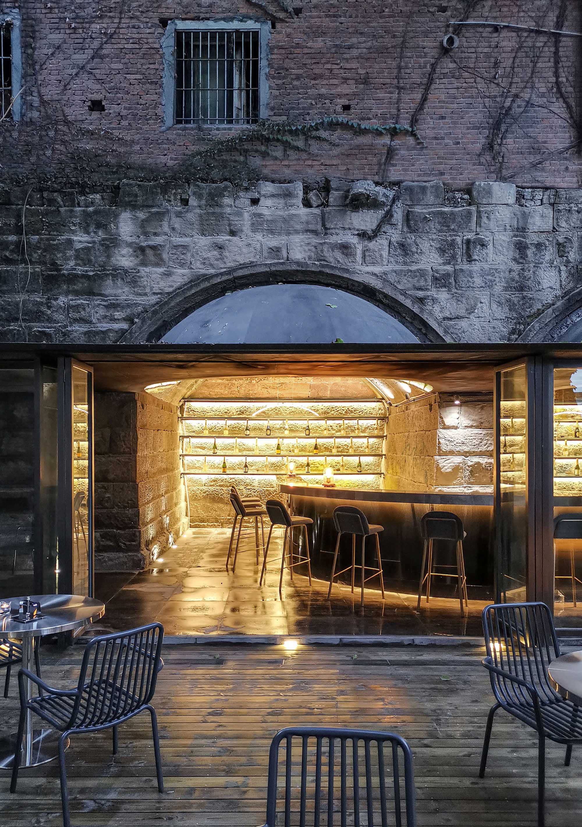〈The Cave Bar〉Qing Studio