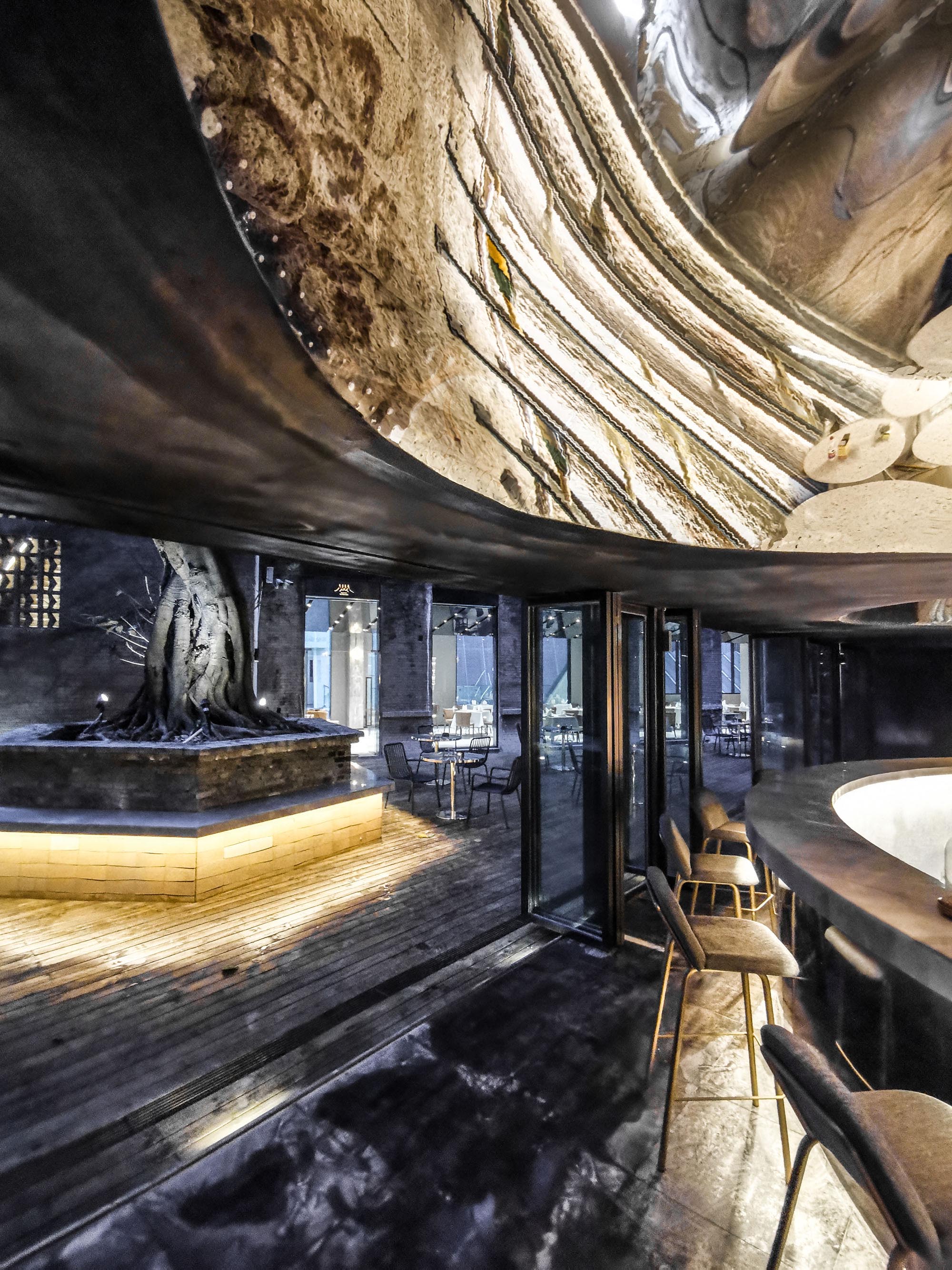 〈The Cave Bar〉Qing Studio