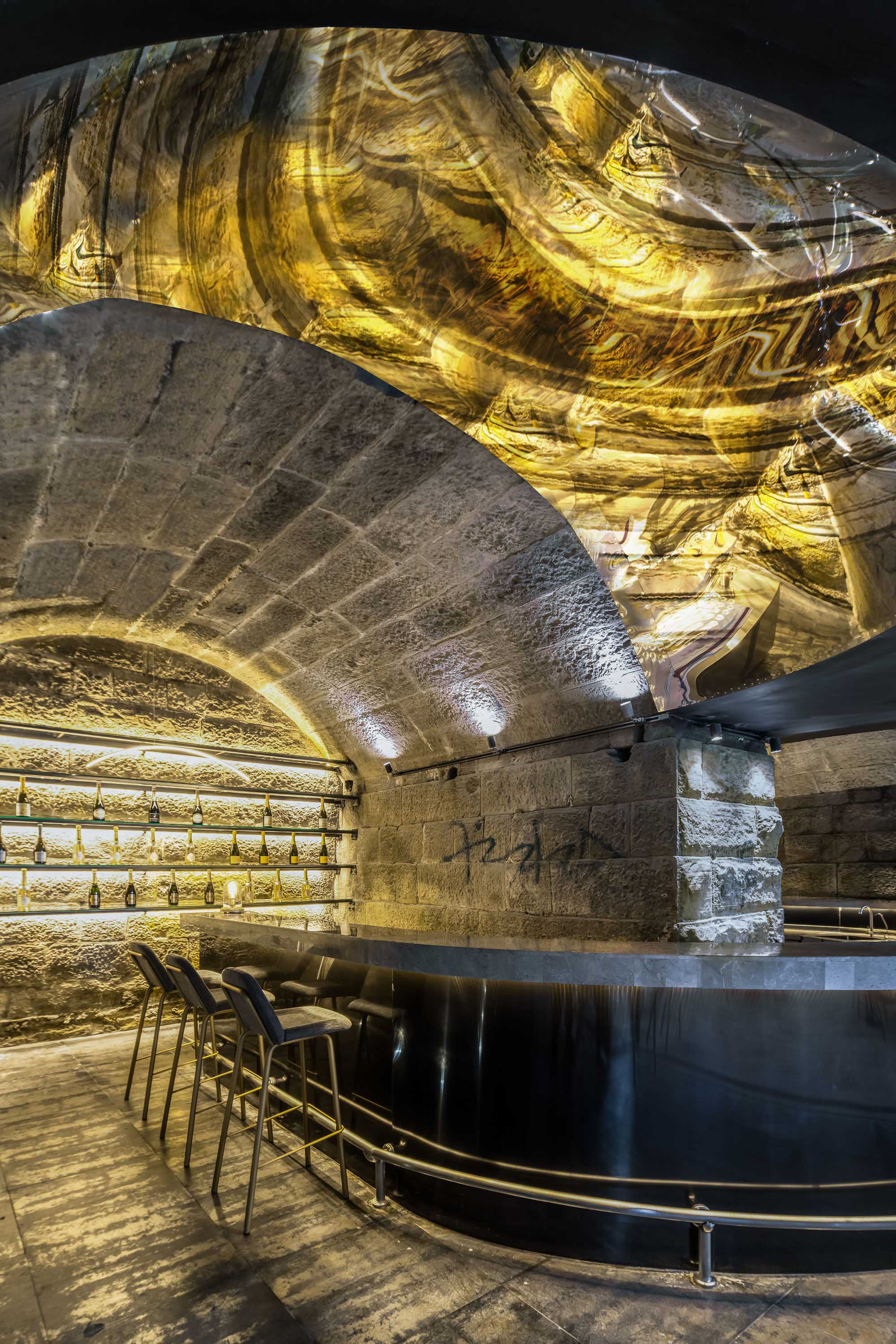 〈The Cave Bar〉Qing Studio