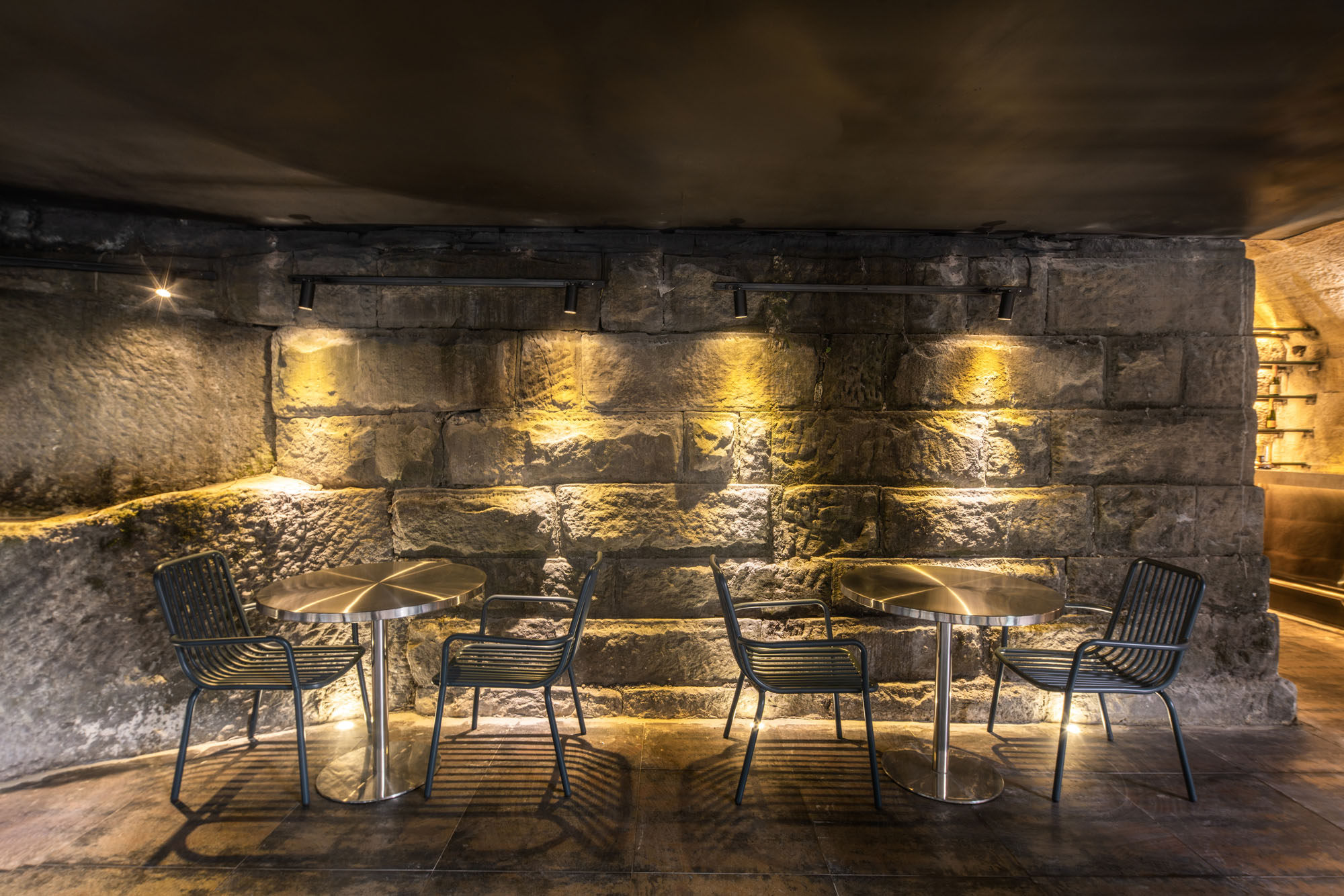 〈The Cave Bar〉Qing Studio