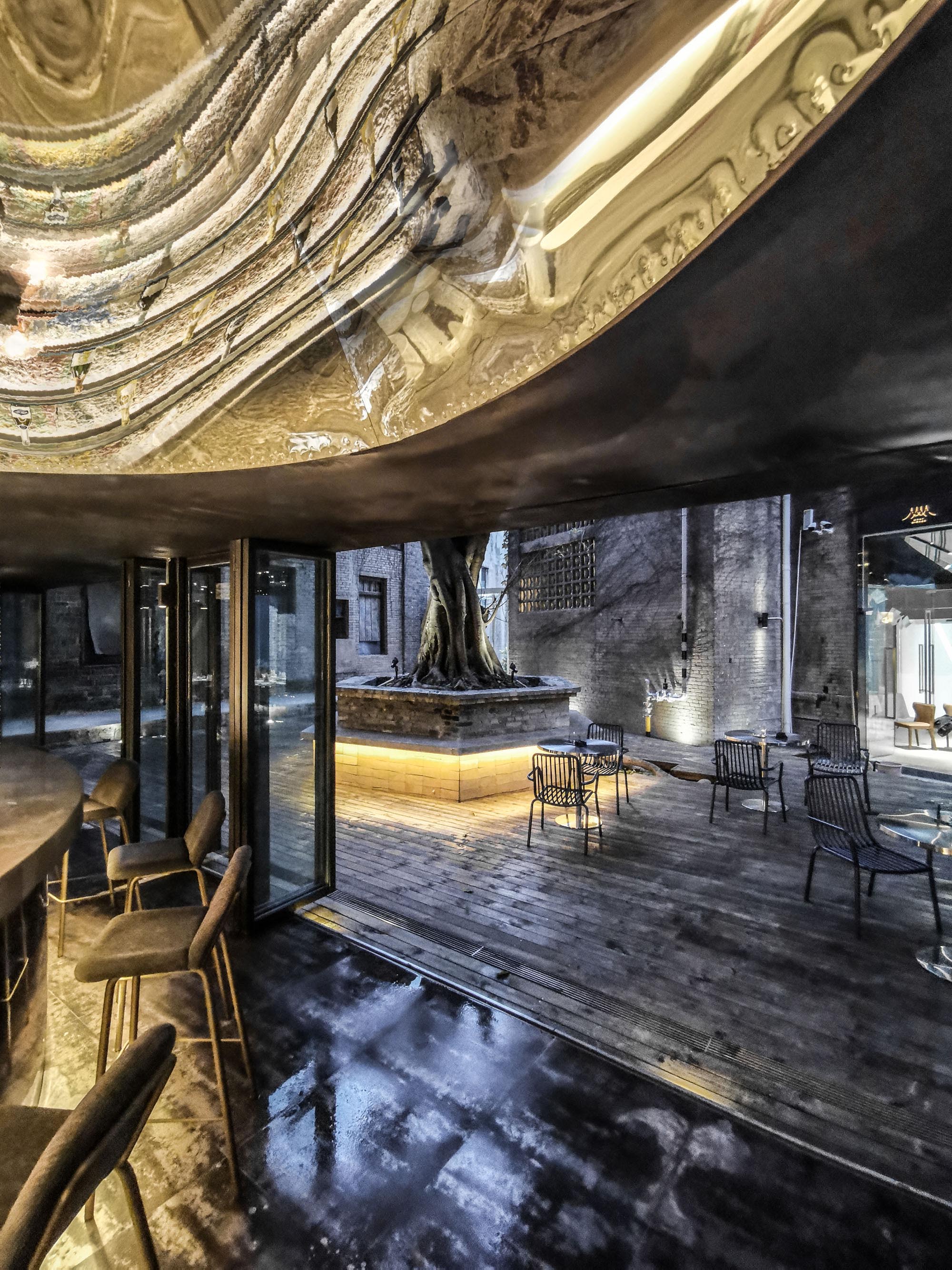 〈The Cave Bar〉Qing Studio