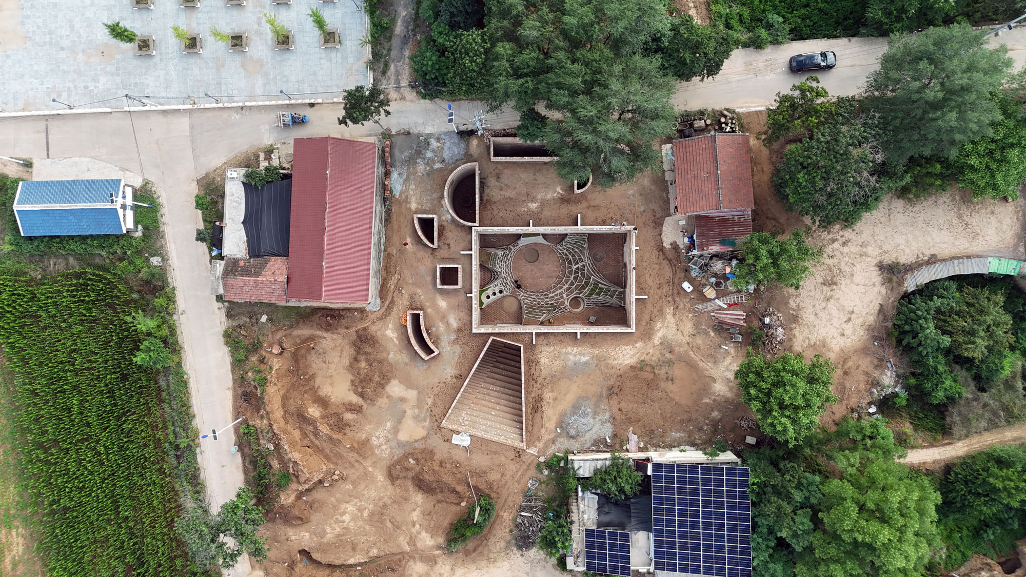 〈未来の地下住宅（Underground House of the Future）〉ジョン・リン（John Lin）オリヴィエ・オットヴェール（Olivier Ottevaere）リディア・ラトイ（Lidia Ratoi）