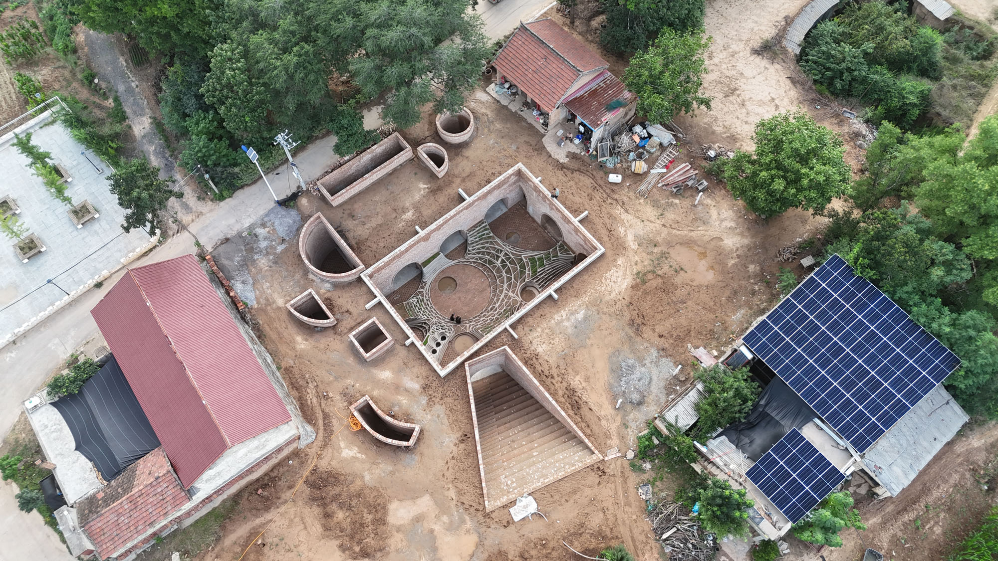 〈未来の地下住宅（Underground House of the Future）〉ジョン・リン（John Lin）オリヴィエ・オットヴェール（Olivier Ottevaere）リディア・ラトイ（Lidia Ratoi）