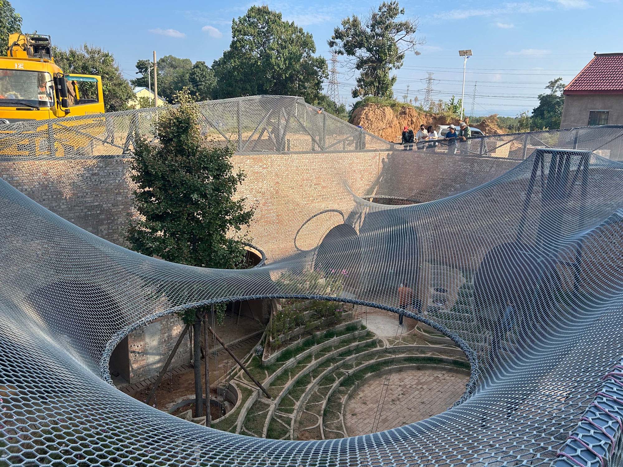 〈未来の地下住宅（Underground House of the Future）〉ジョン・リン（John Lin）オリヴィエ・オットヴェール（Olivier Ottevaere）リディア・ラトイ（Lidia Ratoi）