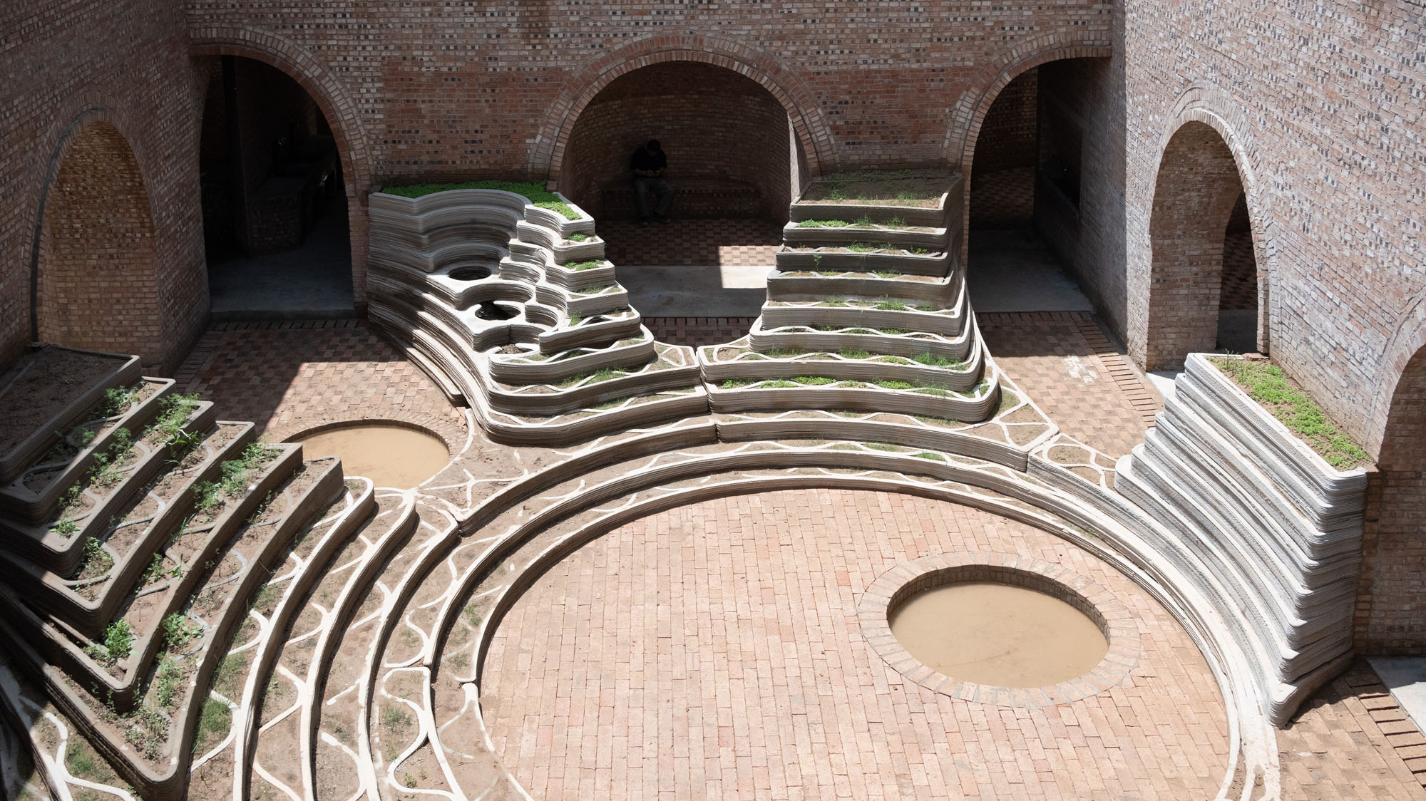 〈未来の地下住宅（Underground House of the Future）〉ジョン・リン（John Lin）オリヴィエ・オットヴェール（Olivier Ottevaere）リディア・ラトイ（Lidia Ratoi）