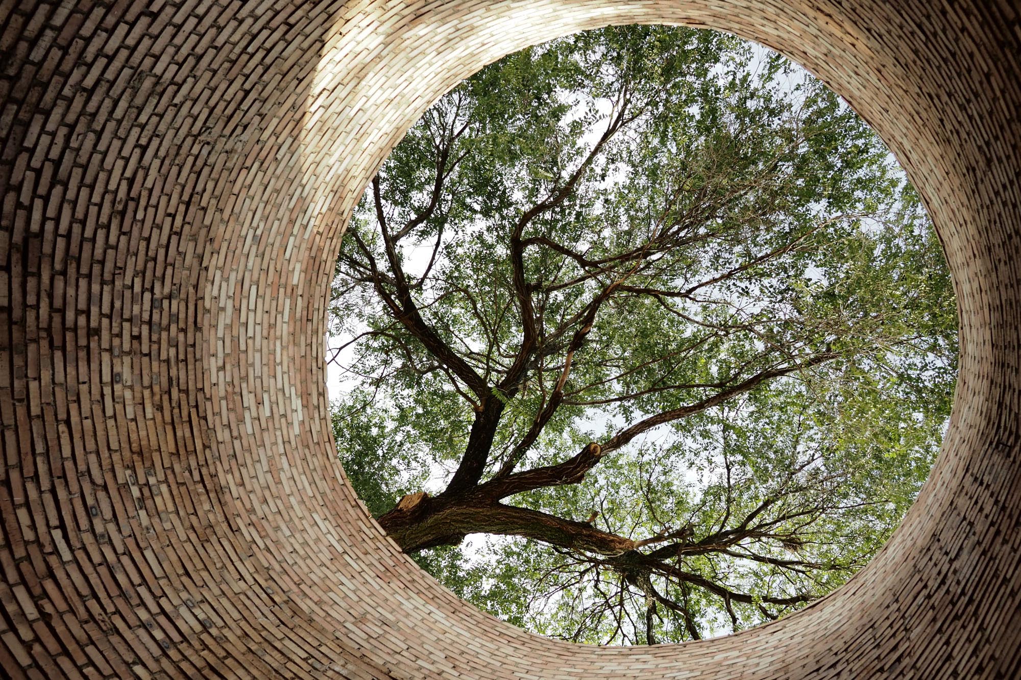 〈未来の地下住宅（Underground House of the Future）〉ジョン・リン（John Lin）オリヴィエ・オットヴェール（Olivier Ottevaere）リディア・ラトイ（Lidia Ratoi）