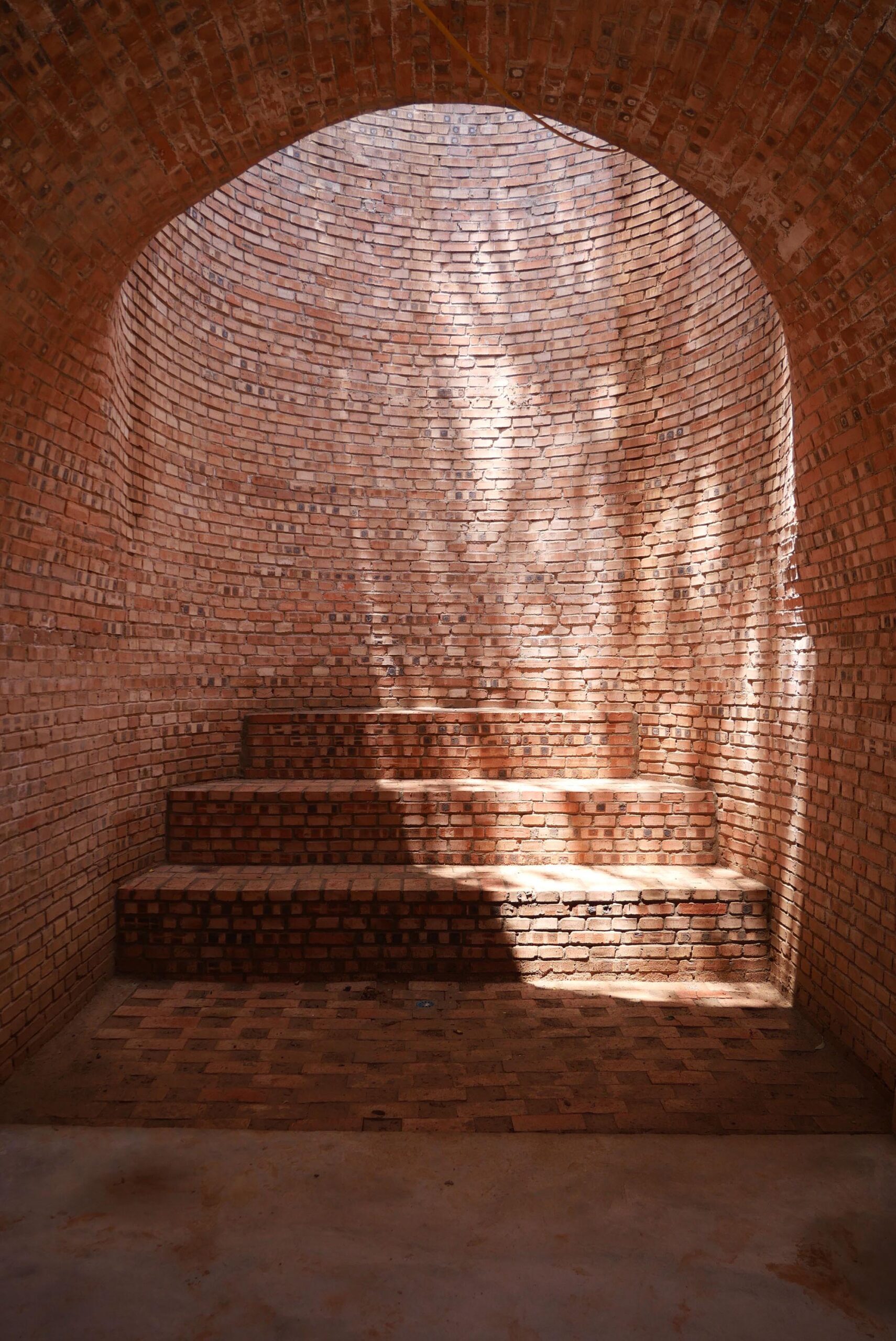 〈未来の地下住宅（Underground House of the Future）〉ジョン・リン（John Lin）オリヴィエ・オットヴェール（Olivier Ottevaere）リディア・ラトイ（Lidia Ratoi）