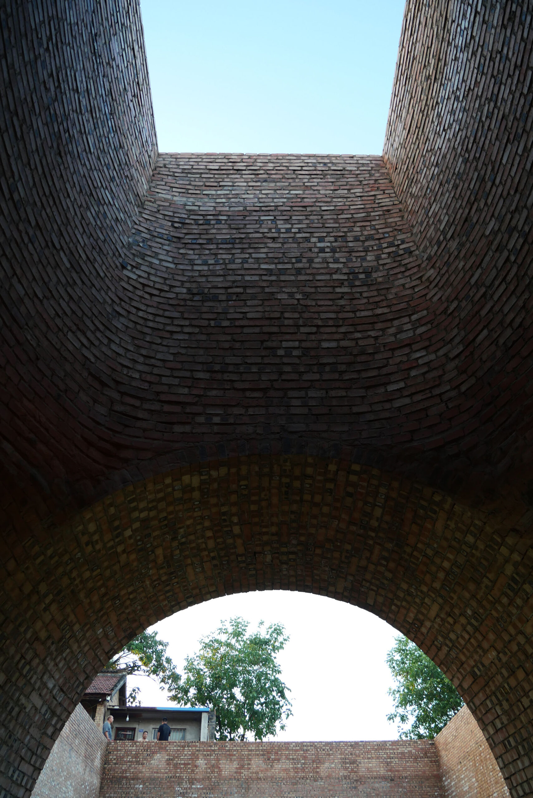 〈未来の地下住宅（Underground House of the Future）〉ジョン・リン（John Lin）オリヴィエ・オットヴェール（Olivier Ottevaere）リディア・ラトイ（Lidia Ratoi）