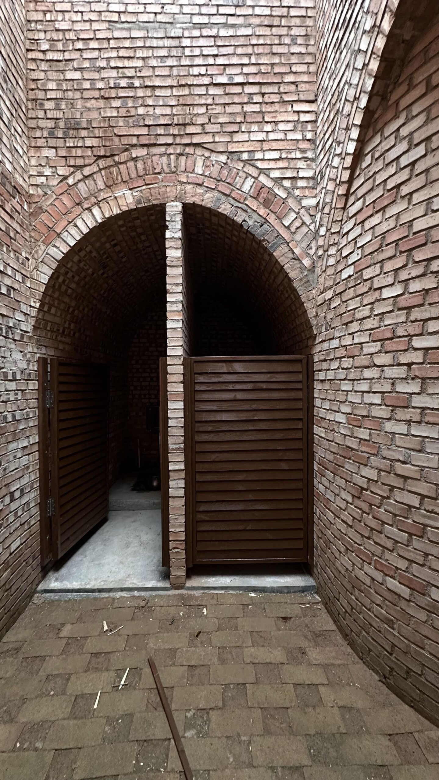 〈未来の地下住宅（Underground House of the Future）〉ジョン・リン（John Lin）オリヴィエ・オットヴェール（Olivier Ottevaere）リディア・ラトイ（Lidia Ratoi）