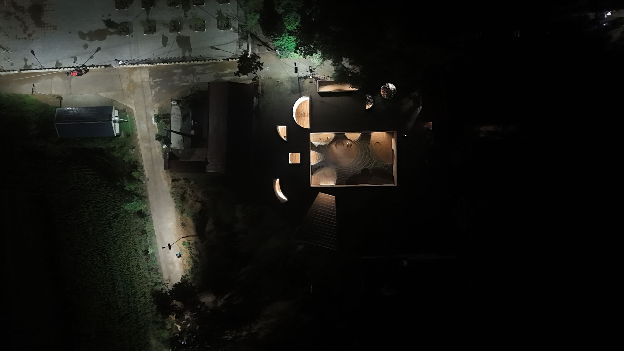 〈未来の地下住宅（Underground House of the Future）〉ジョン・リン（John Lin）オリヴィエ・オットヴェール（Olivier Ottevaere）リディア・ラトイ（Lidia Ratoi）