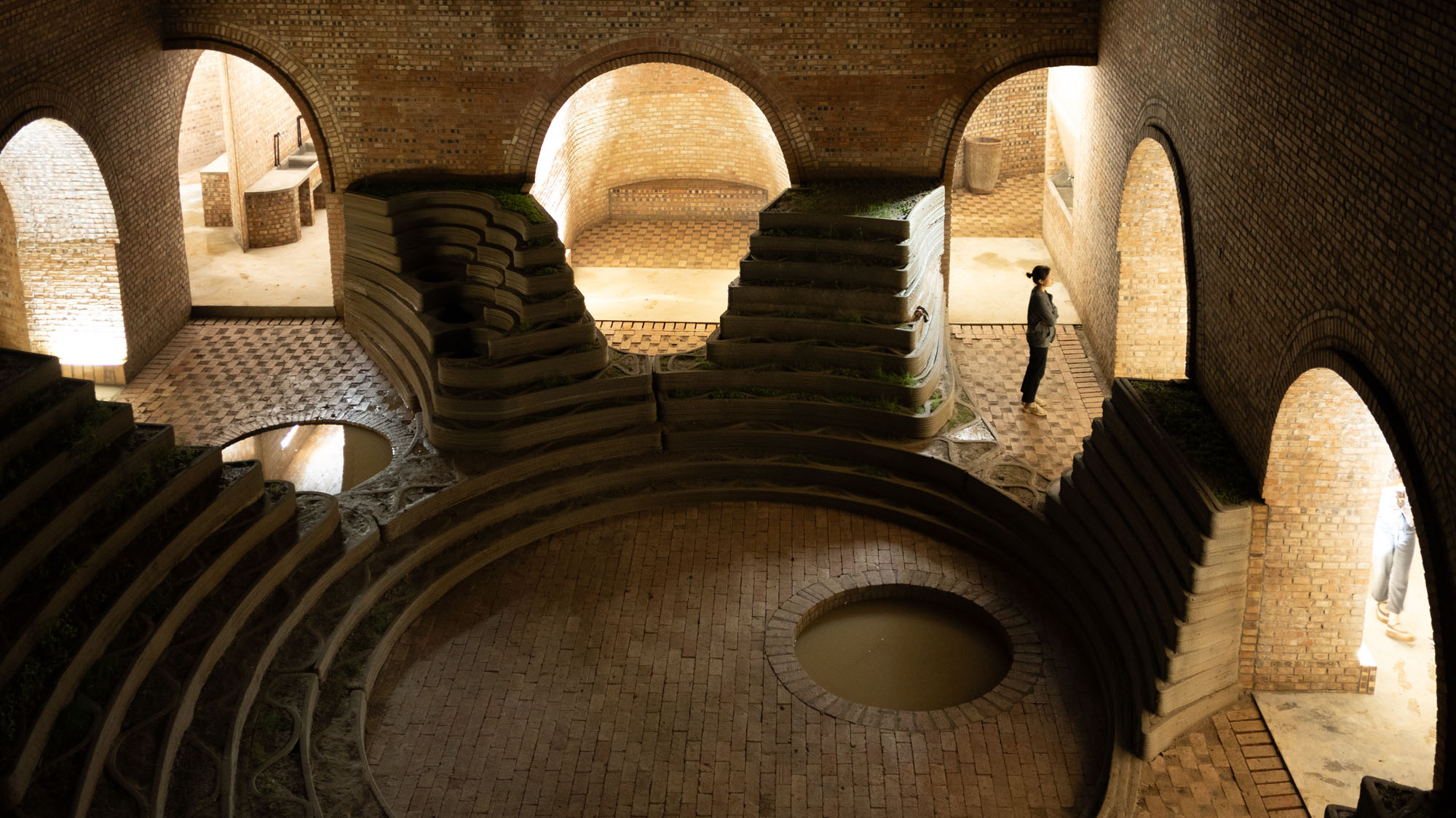 〈未来の地下住宅（Underground House of the Future）〉ジョン・リン（John Lin）オリヴィエ・オットヴェール（Olivier Ottevaere）リディア・ラトイ（Lidia Ratoi）