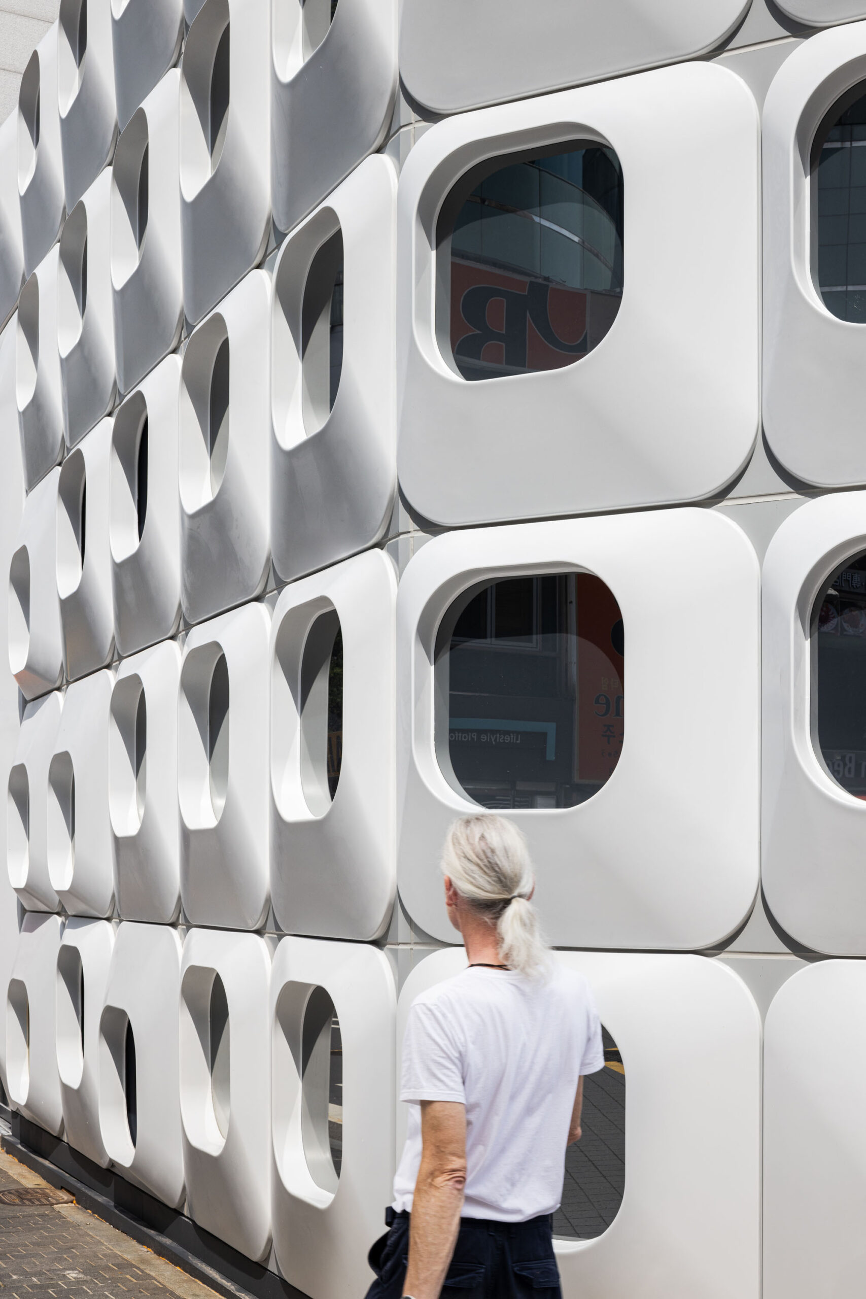 〈ホテル明洞駅（Hotel Myeongdong Station）〉ヨンジュ・リー・アーキテクチャ（Yong Ju Lee Architecture）