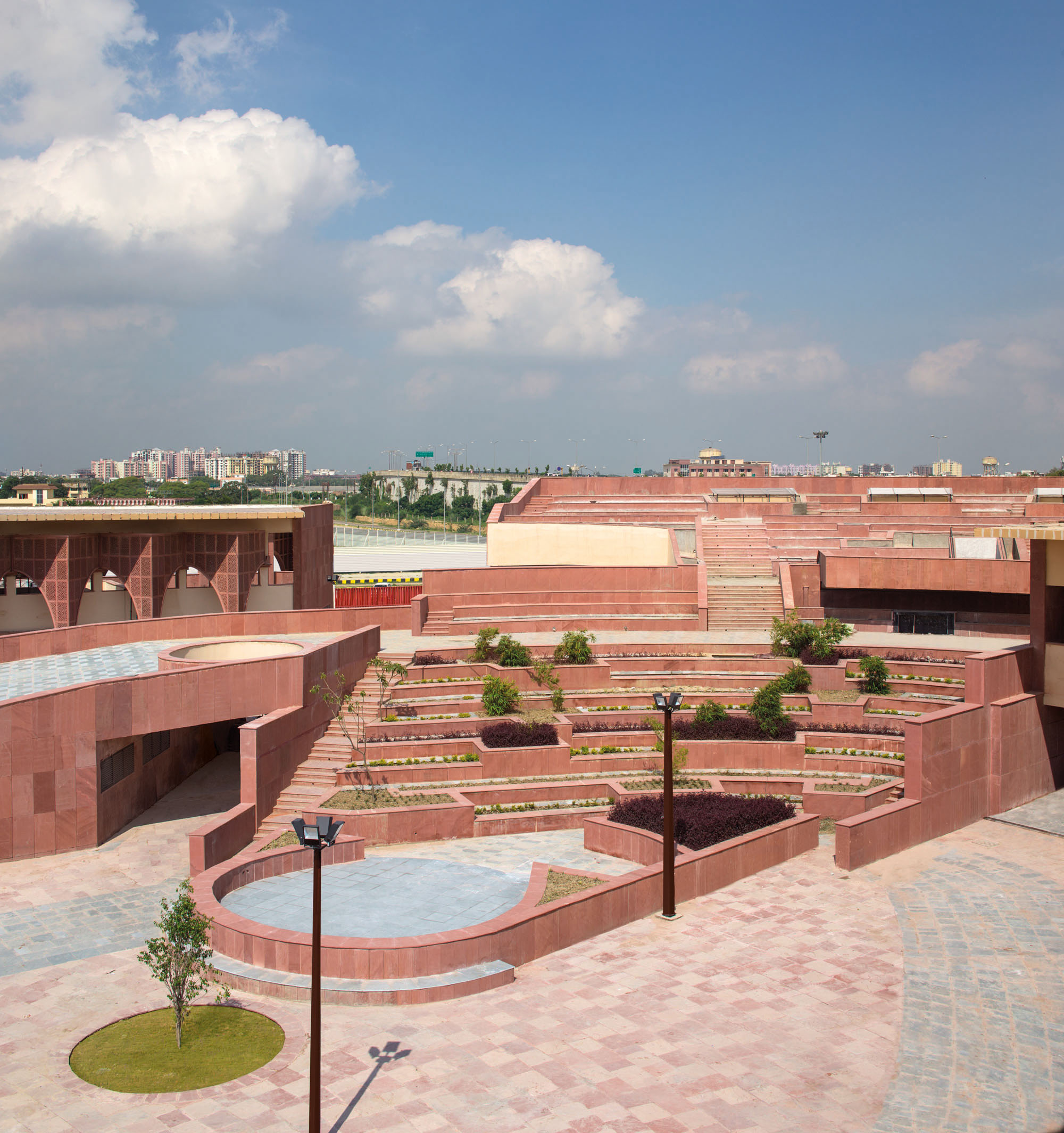 〈アワド・シルプグラム(Awadh Shilpgram)〉Studio Archohm