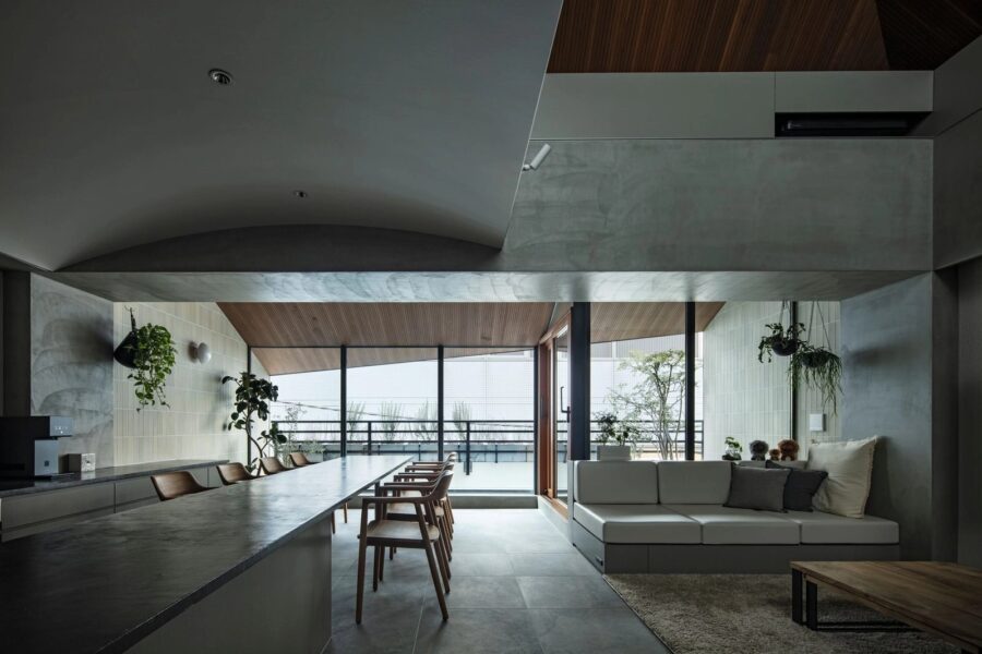 小屋を被るビル / PERSIMMON HILLS architects