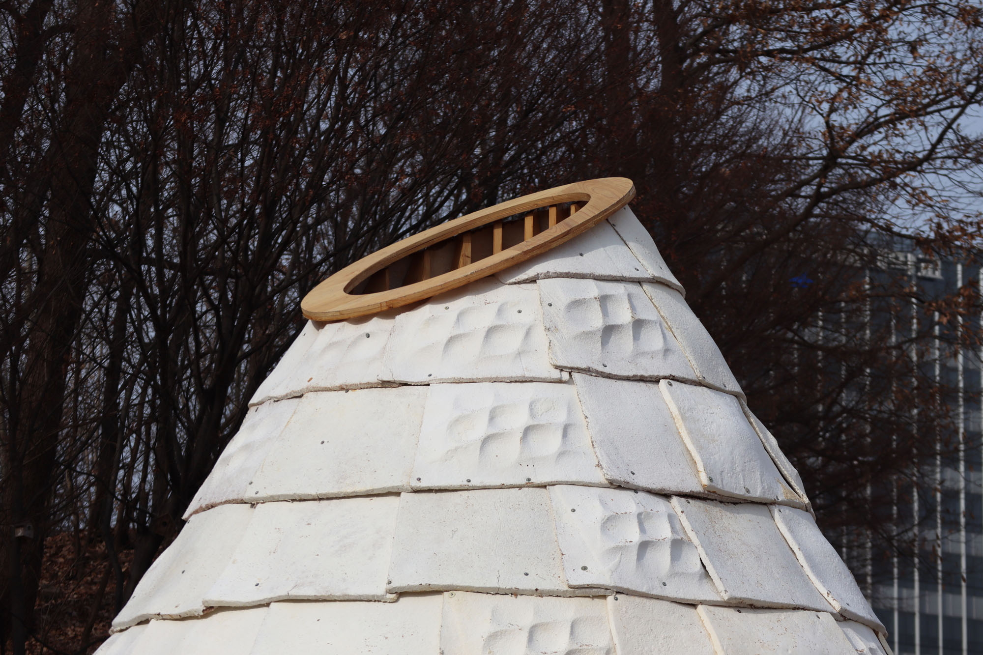 〈マイセリウム・ハット（Mycelial Hut）〉ヨンジュ・リー・アーキテクチャ（Yong Ju Lee Architecture）