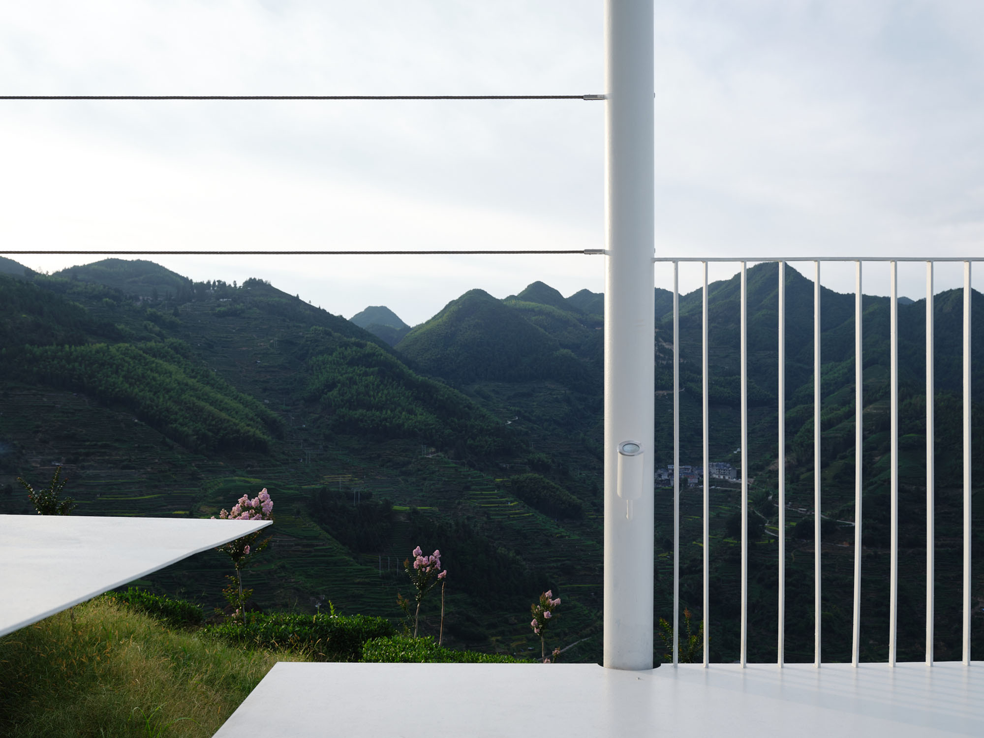 〈フローティング・パビリオン(Floating Pavilion)〉