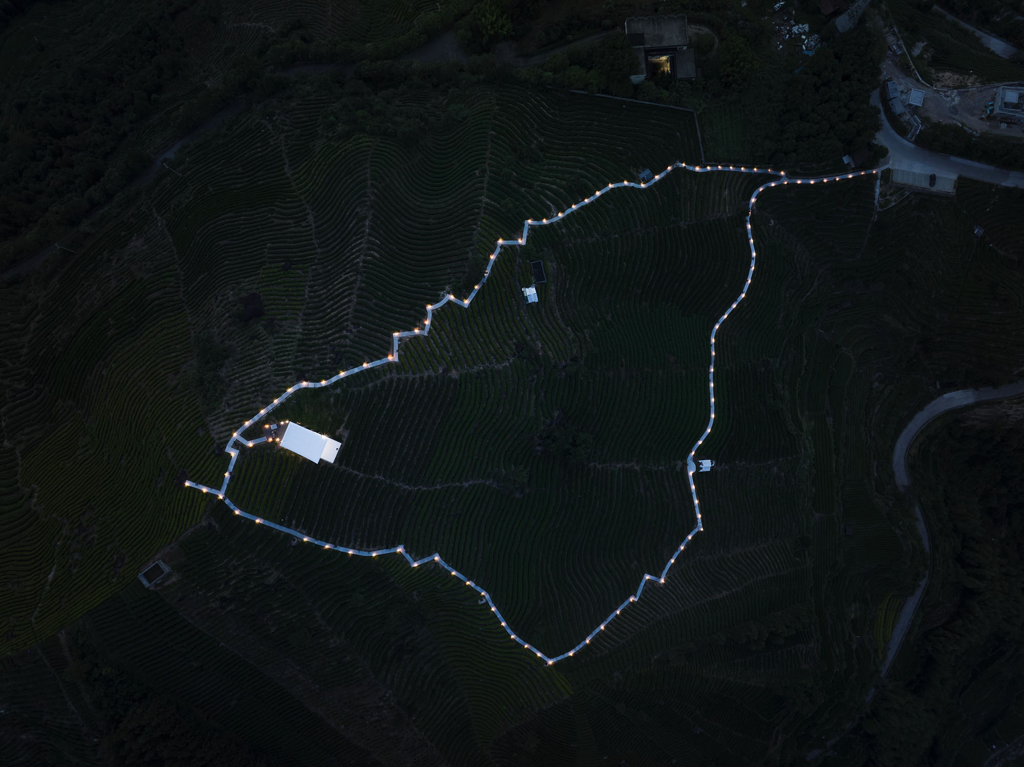 〈フローティング・パビリオン(Floating Pavilion)〉