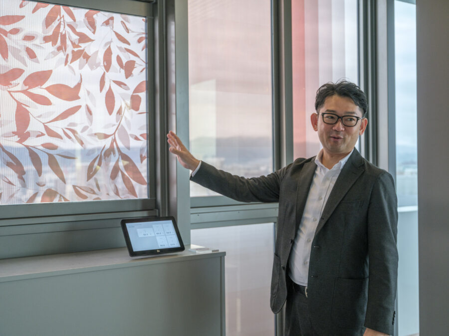 「発電するガラス」が都市を巨大な発電所に変える