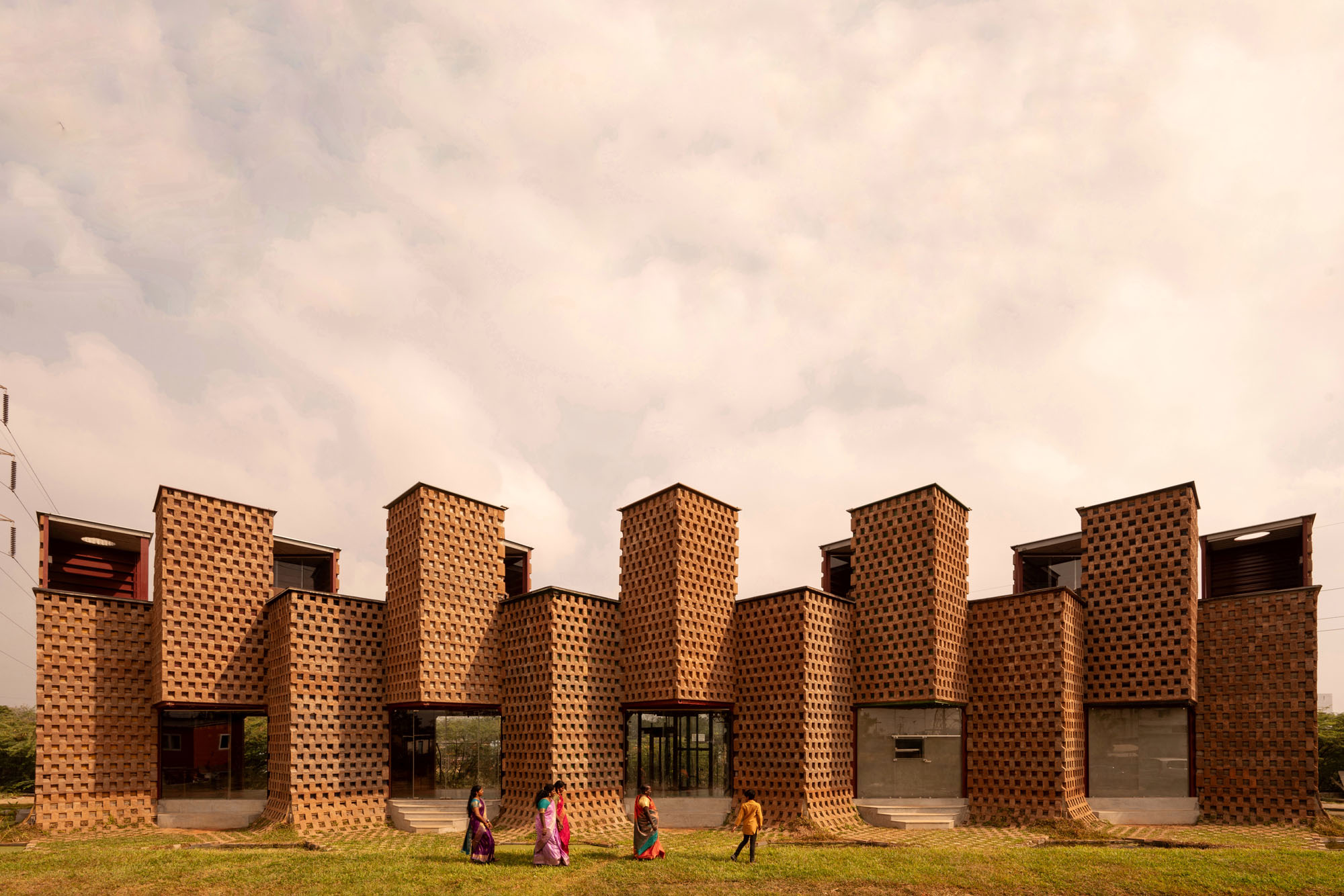 〈Petti Restaurant〉ウォールメーカーズ（WALLMAKERS）