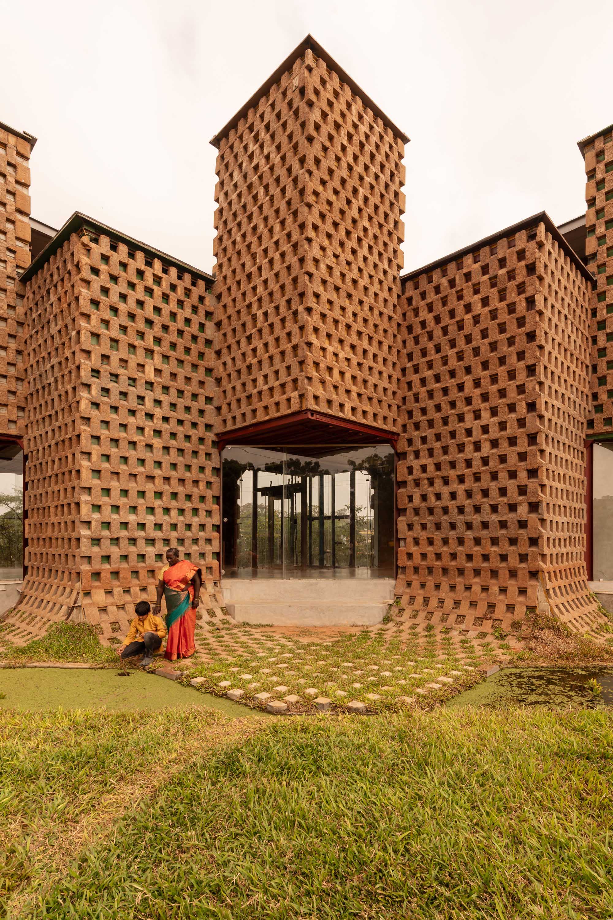 〈Petti Restaurant〉ウォールメーカーズ（WALLMAKERS）