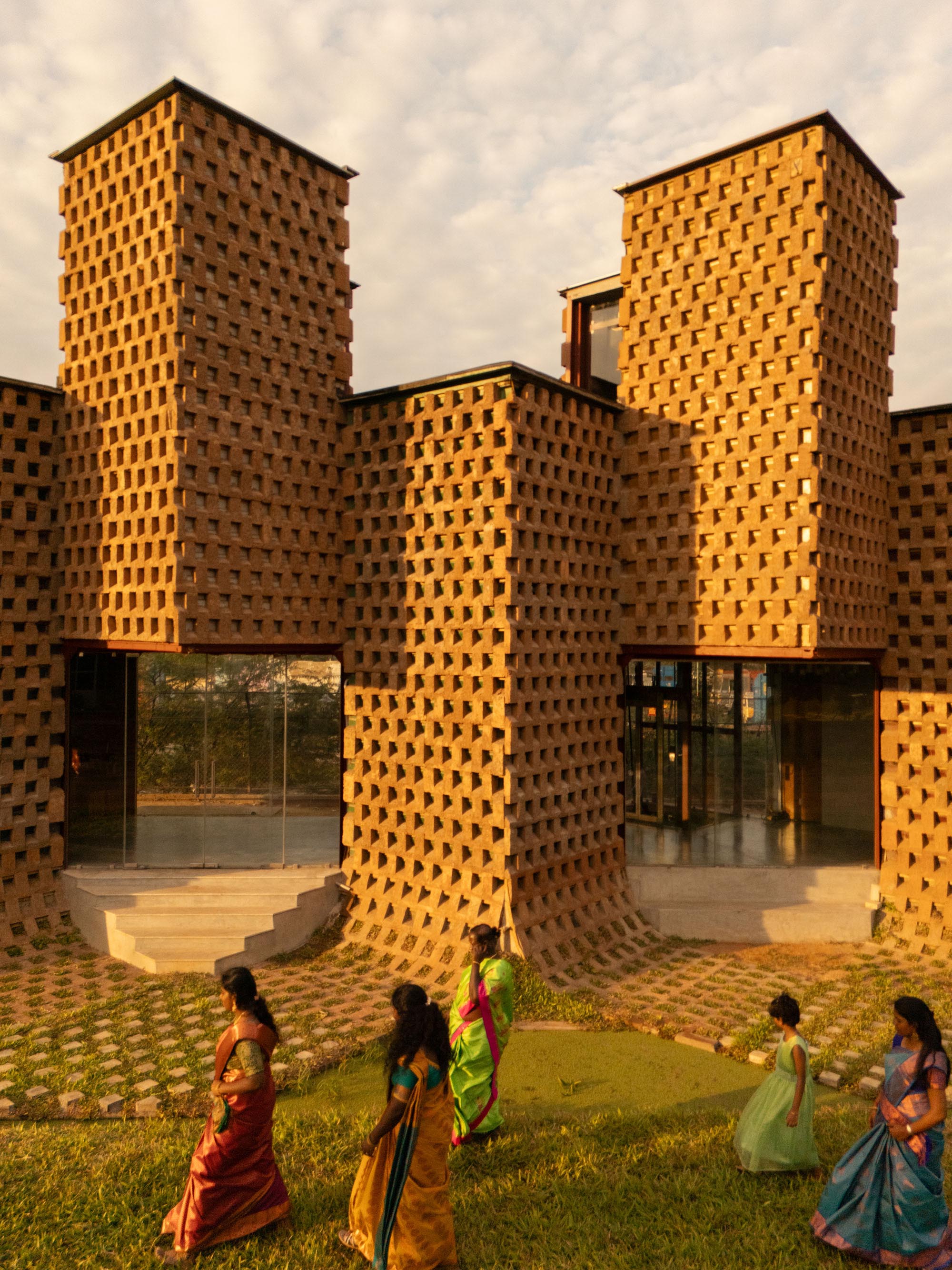 〈Petti Restaurant〉ウォールメーカーズ（WALLMAKERS）