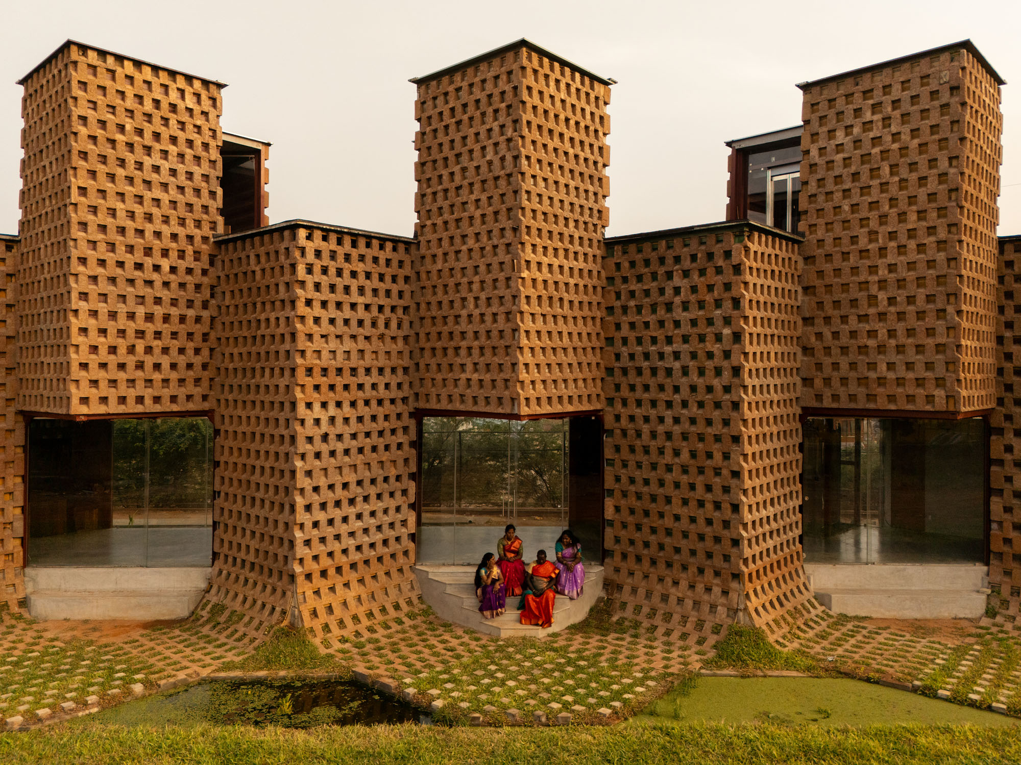 〈Petti Restaurant〉ウォールメーカーズ（WALLMAKERS）