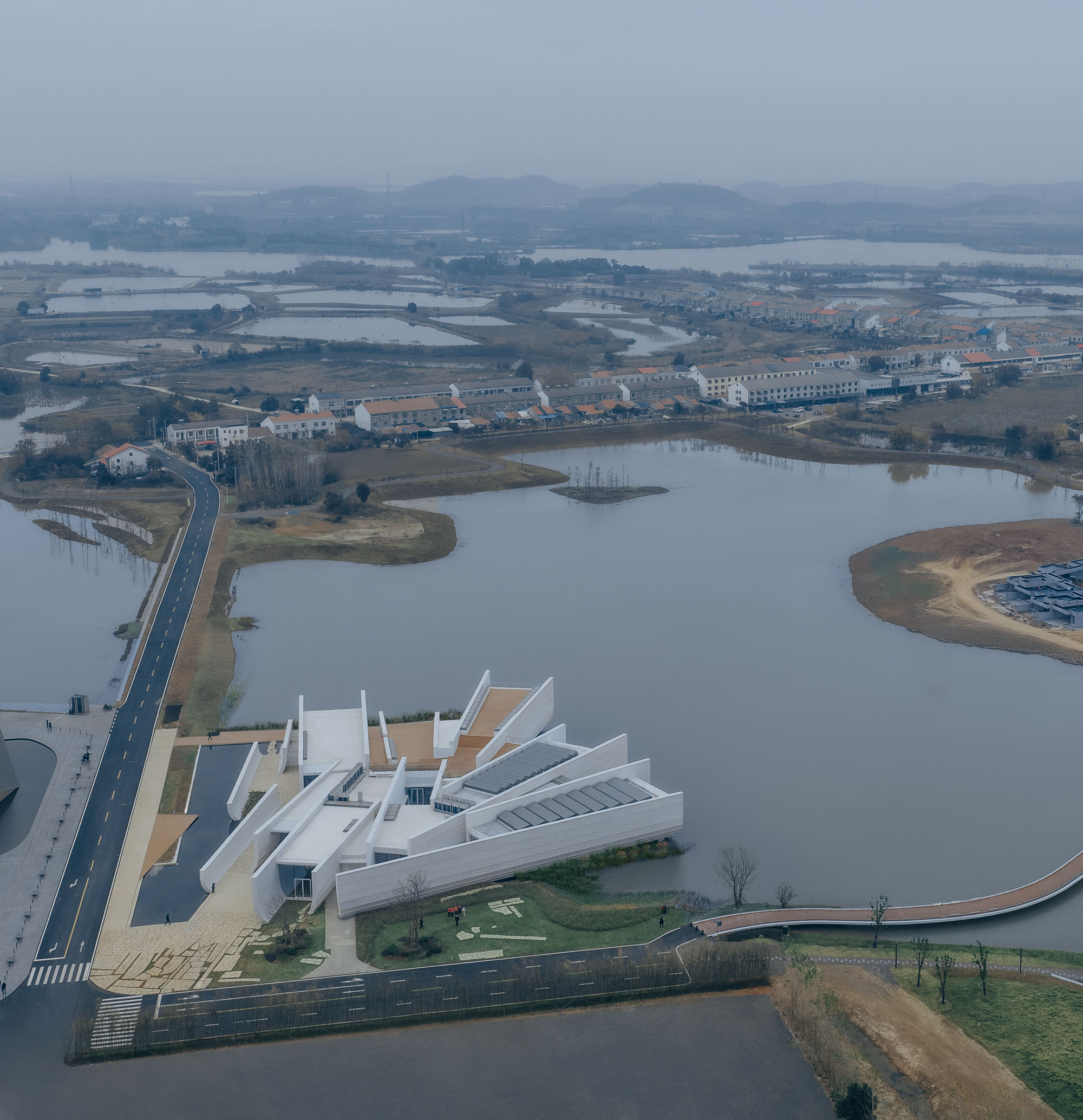 〈陳湖湿地アートセンター（Chenhu Wetland Art Center）〉TAO（Trace Architecture Office）