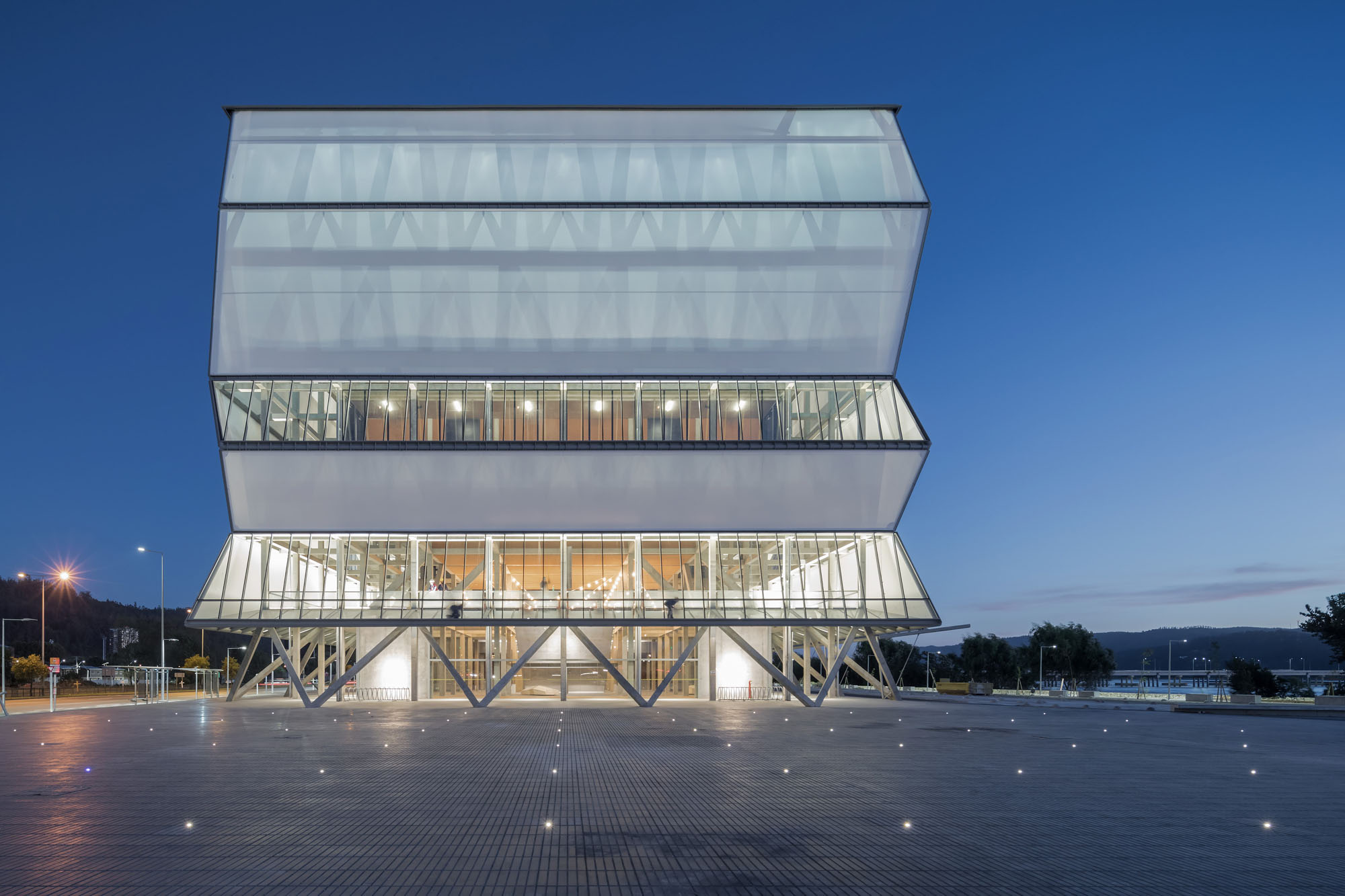 スミルハン・ラディック・クラークが2026年プリツカー建築賞を受賞