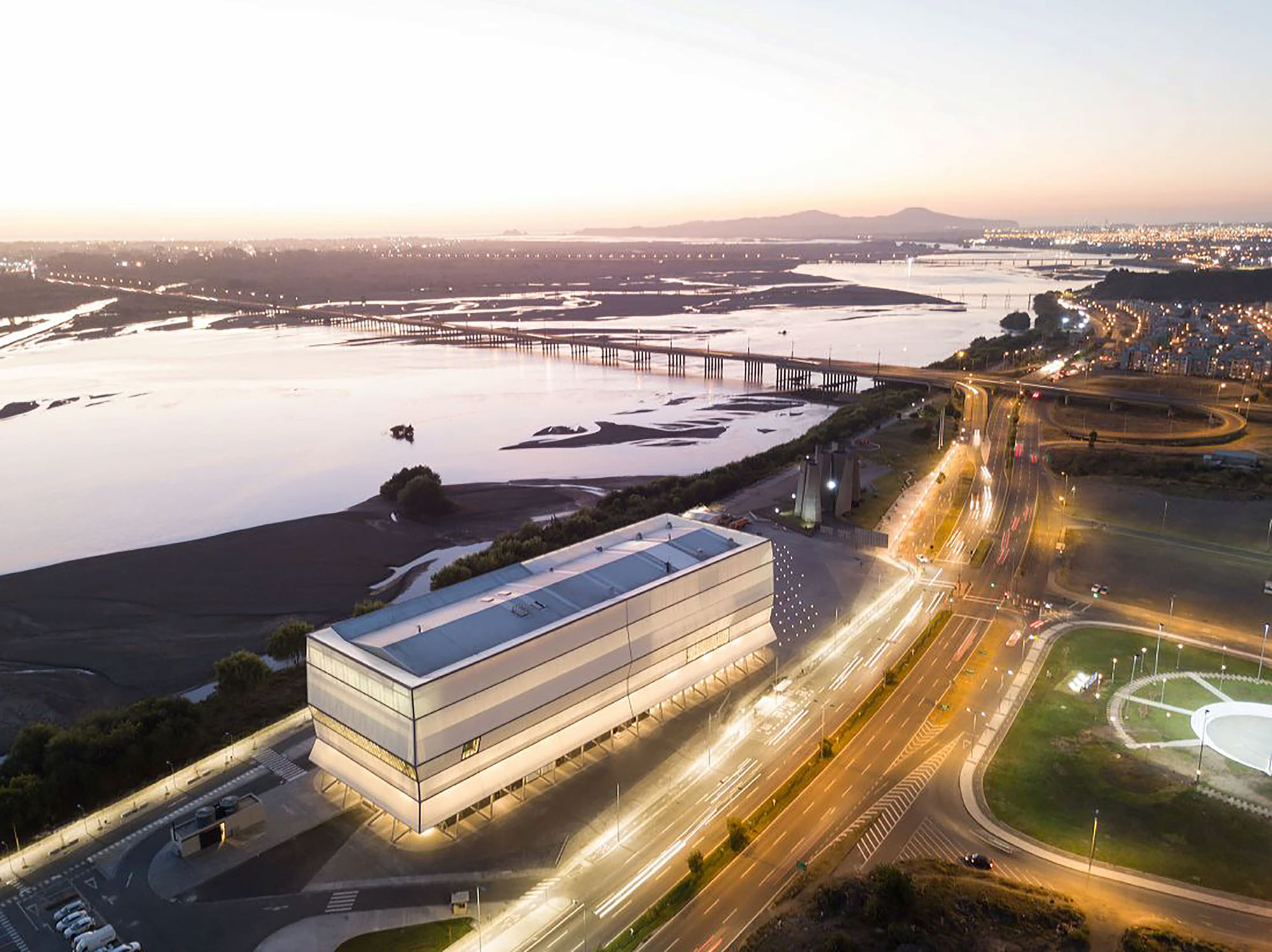 スミルハン・ラディック・クラークが2026年プリツカー建築賞を受賞