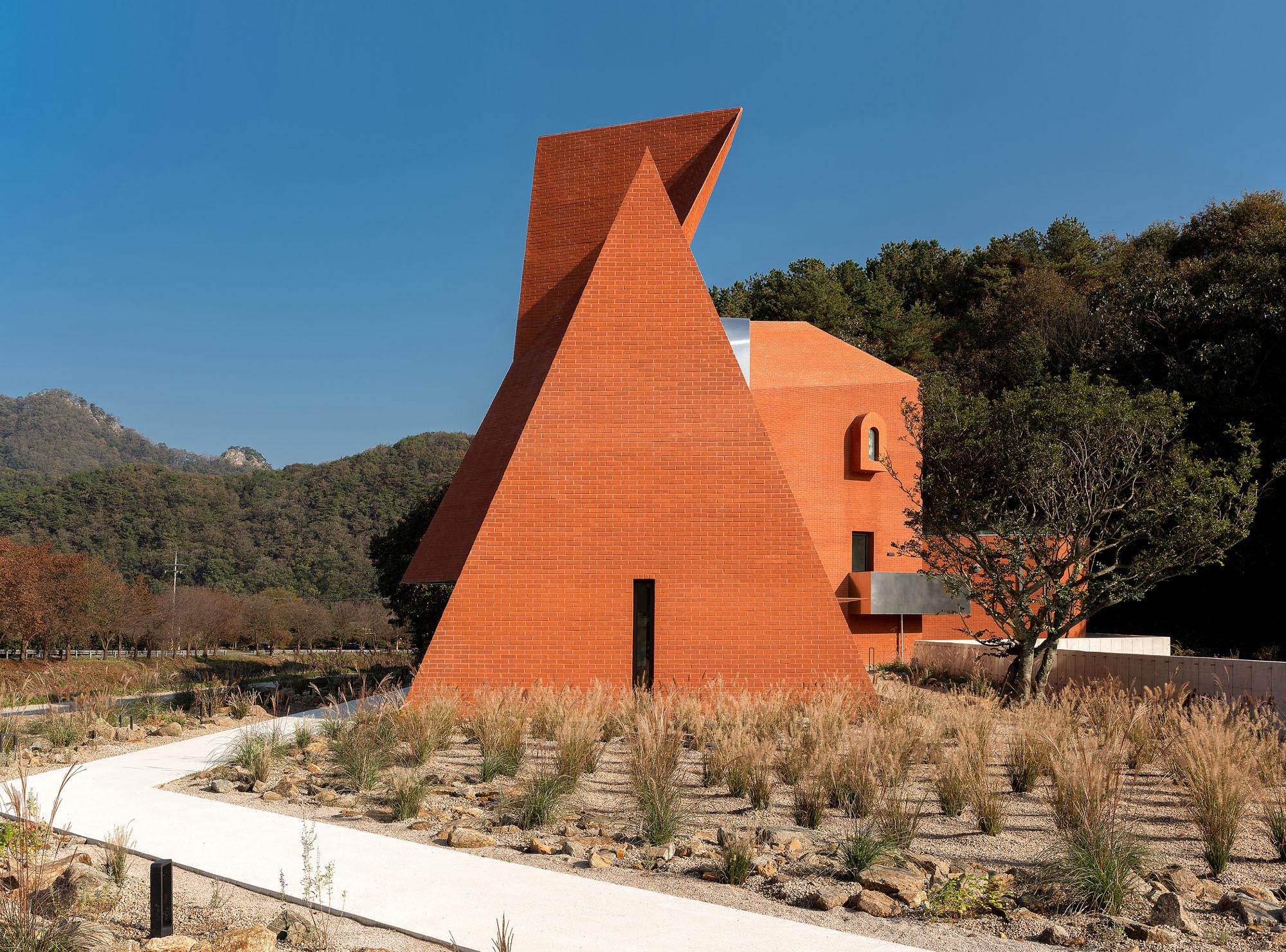 〈Monologue _ 時を歩む者の独⽩(Monologue _ The Monologue of a Timewalker)〉SOSOKKI ANAC