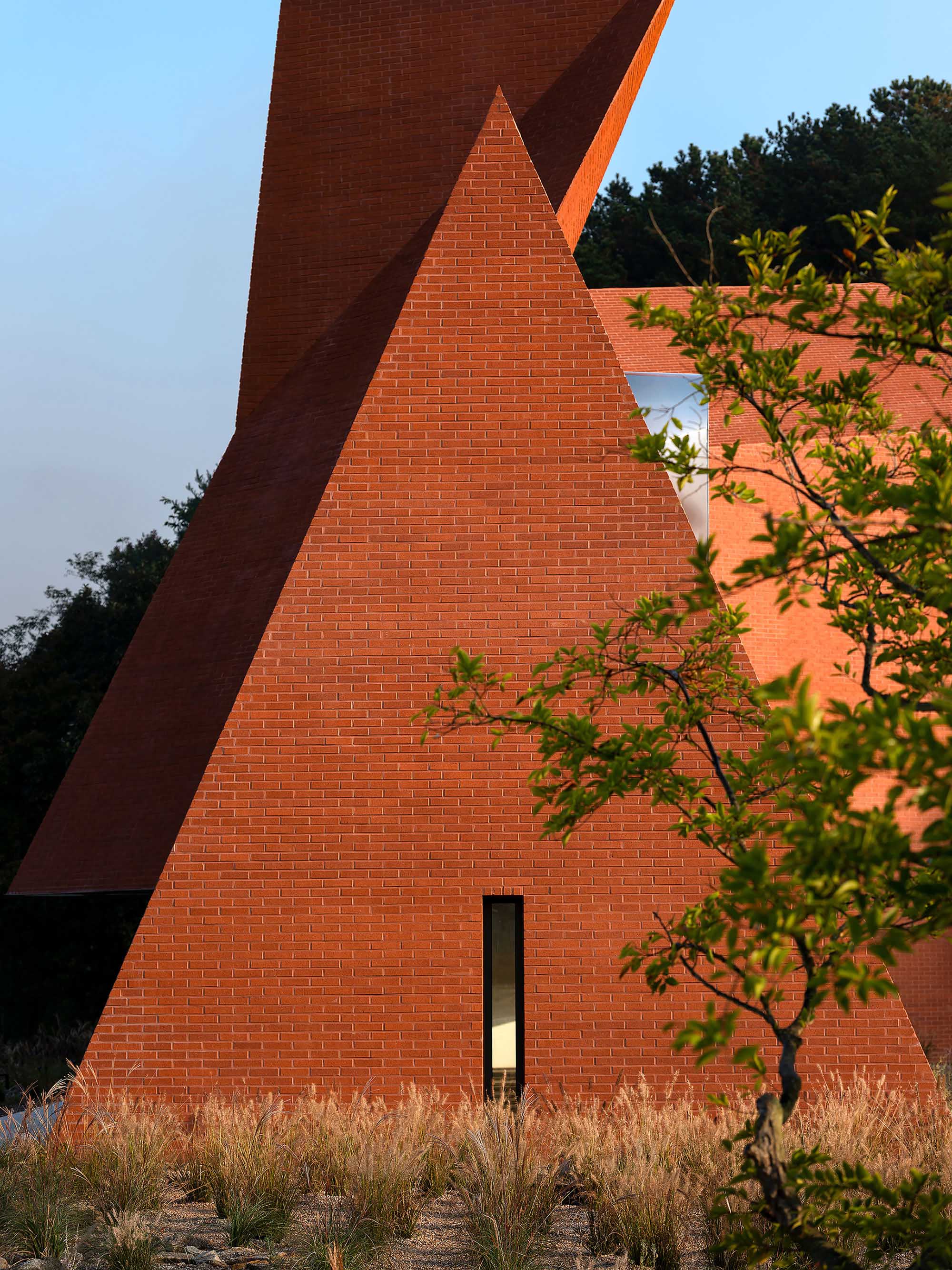 〈Monologue _ 時を歩む者の独⽩(Monologue _ The Monologue of a Timewalker)〉SOSOKKI ANAC