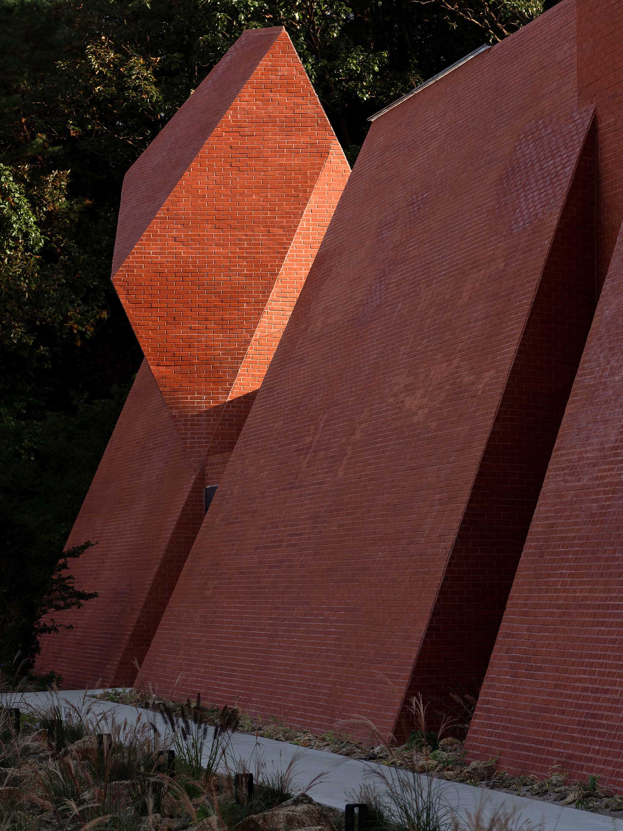 〈Monologue _ 時を歩む者の独⽩(Monologue _ The Monologue of a Timewalker)〉SOSOKKI ANAC