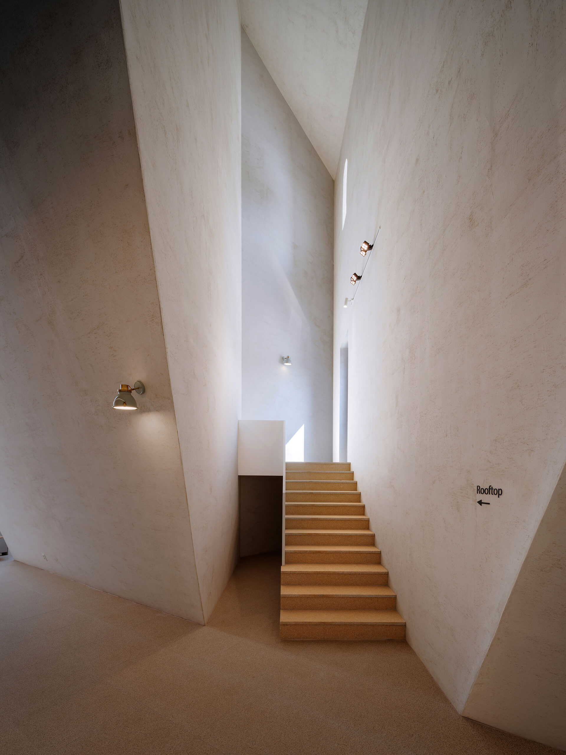 〈Monologue _ 時を歩む者の独⽩(Monologue _ The Monologue of a Timewalker)〉SOSOKKI ANAC